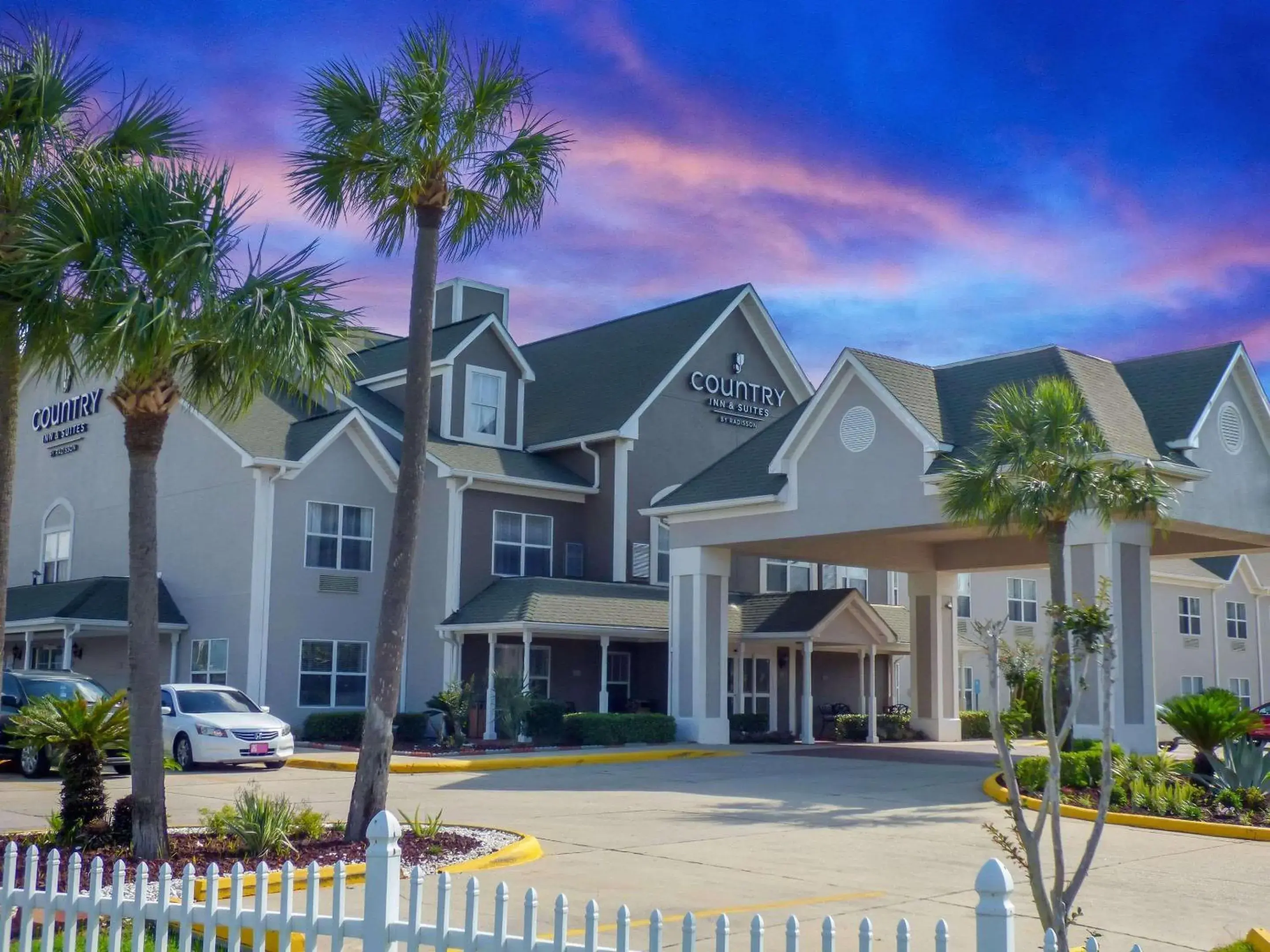 Property building in Country Inn & Suites by Radisson, Biloxi-Ocean Springs, MS Property building in Country Inn & Suites by Radisson, Biloxi-Ocean Springs, MS