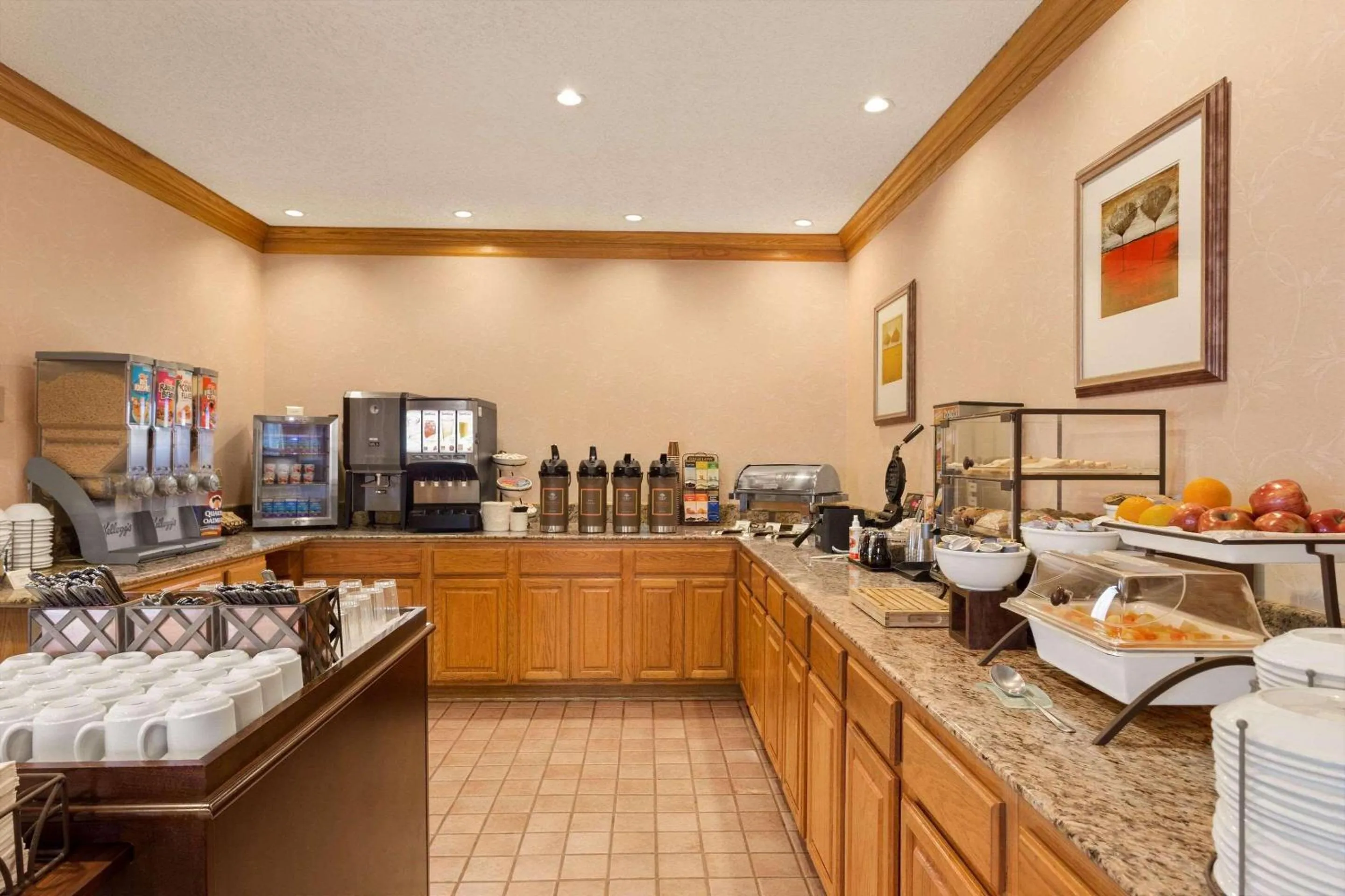 Breakfast in Country Inn & Suites by Radisson, Biloxi-Ocean Springs, MS
