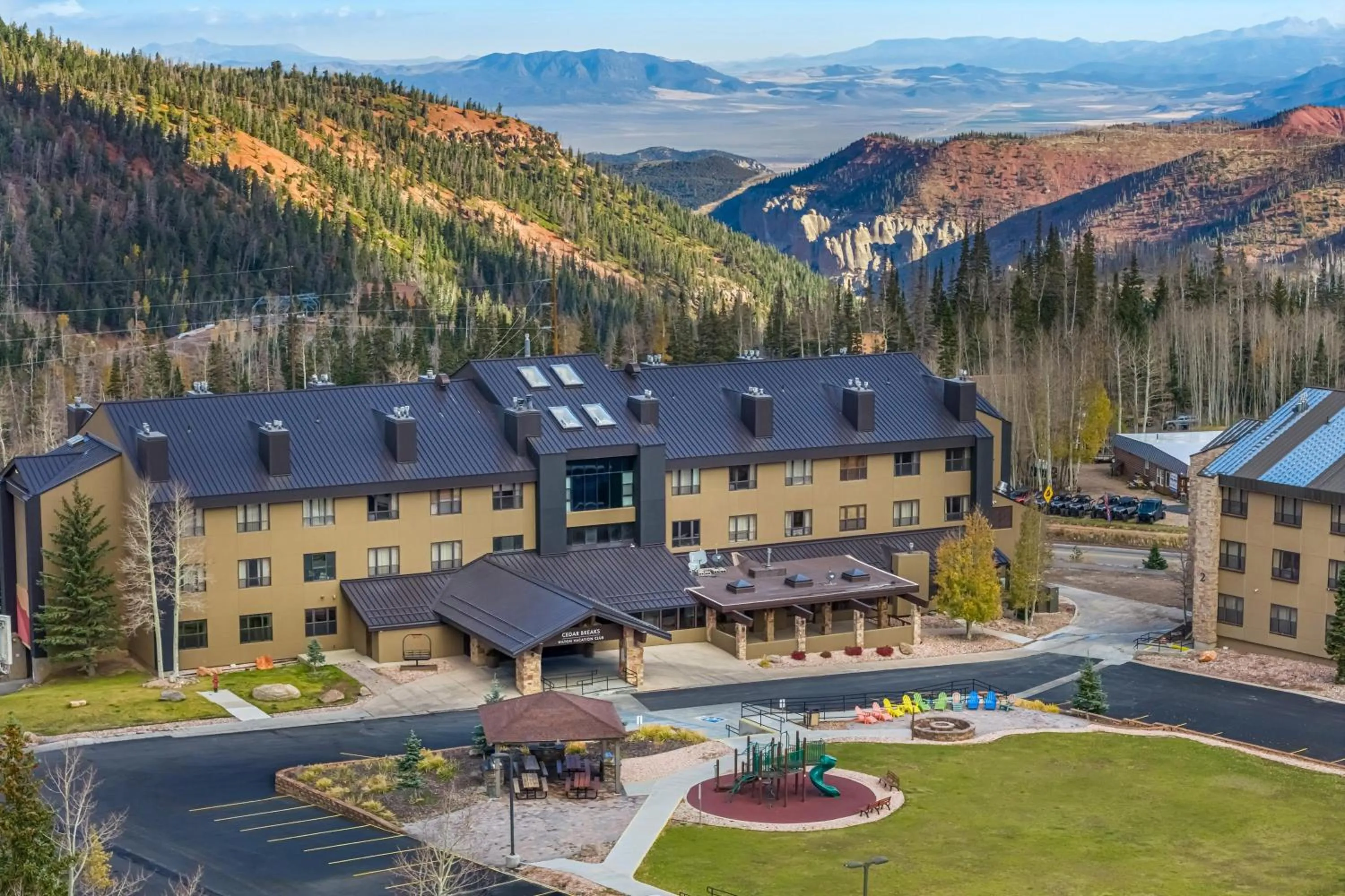 Property building in Hilton Vacation Club Cedar Breaks Brian Head