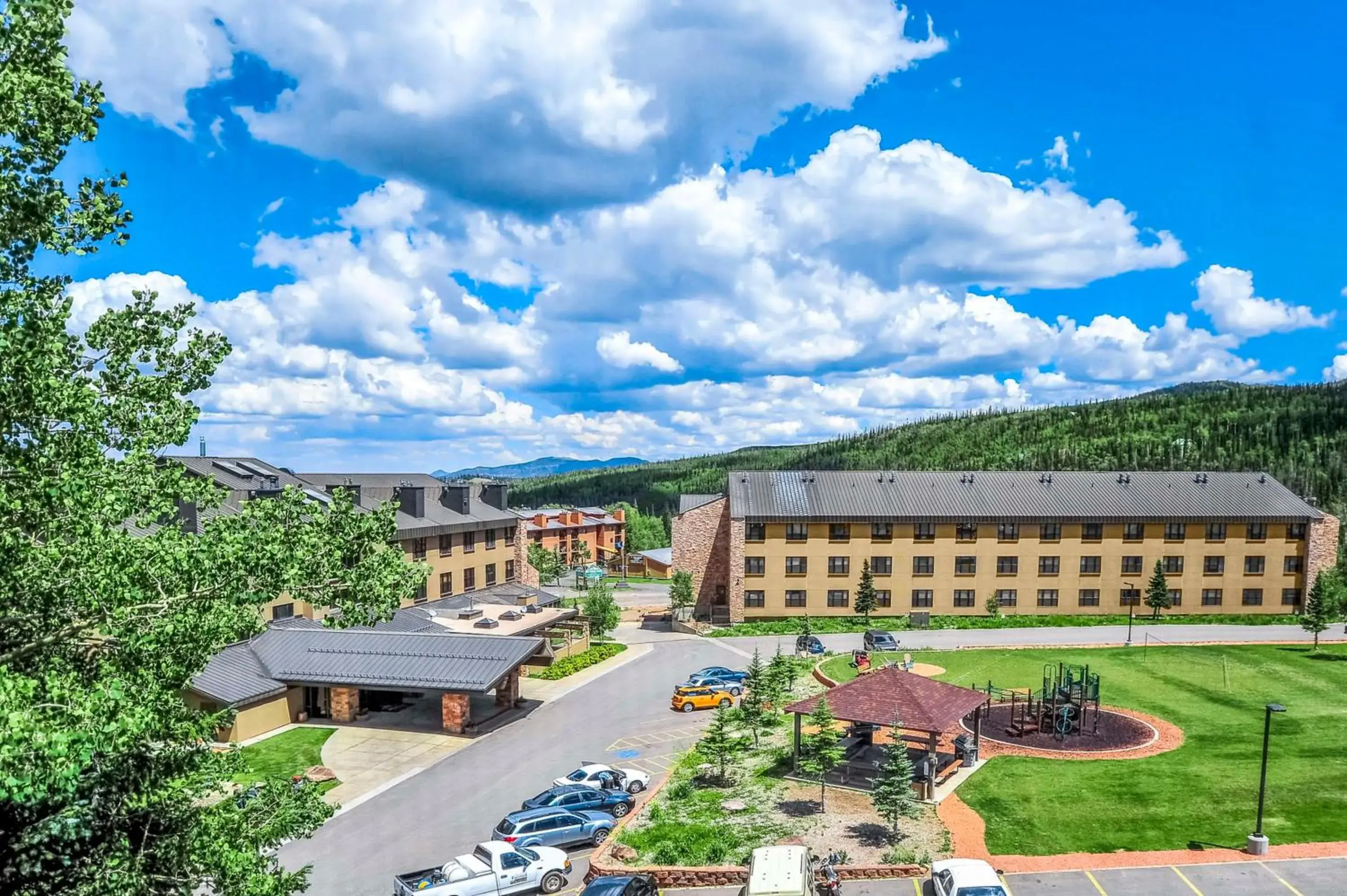 Property building in Hilton Vacation Club Cedar Breaks Brian Head Property building in Hilton Vacation Club Cedar Breaks Brian Head