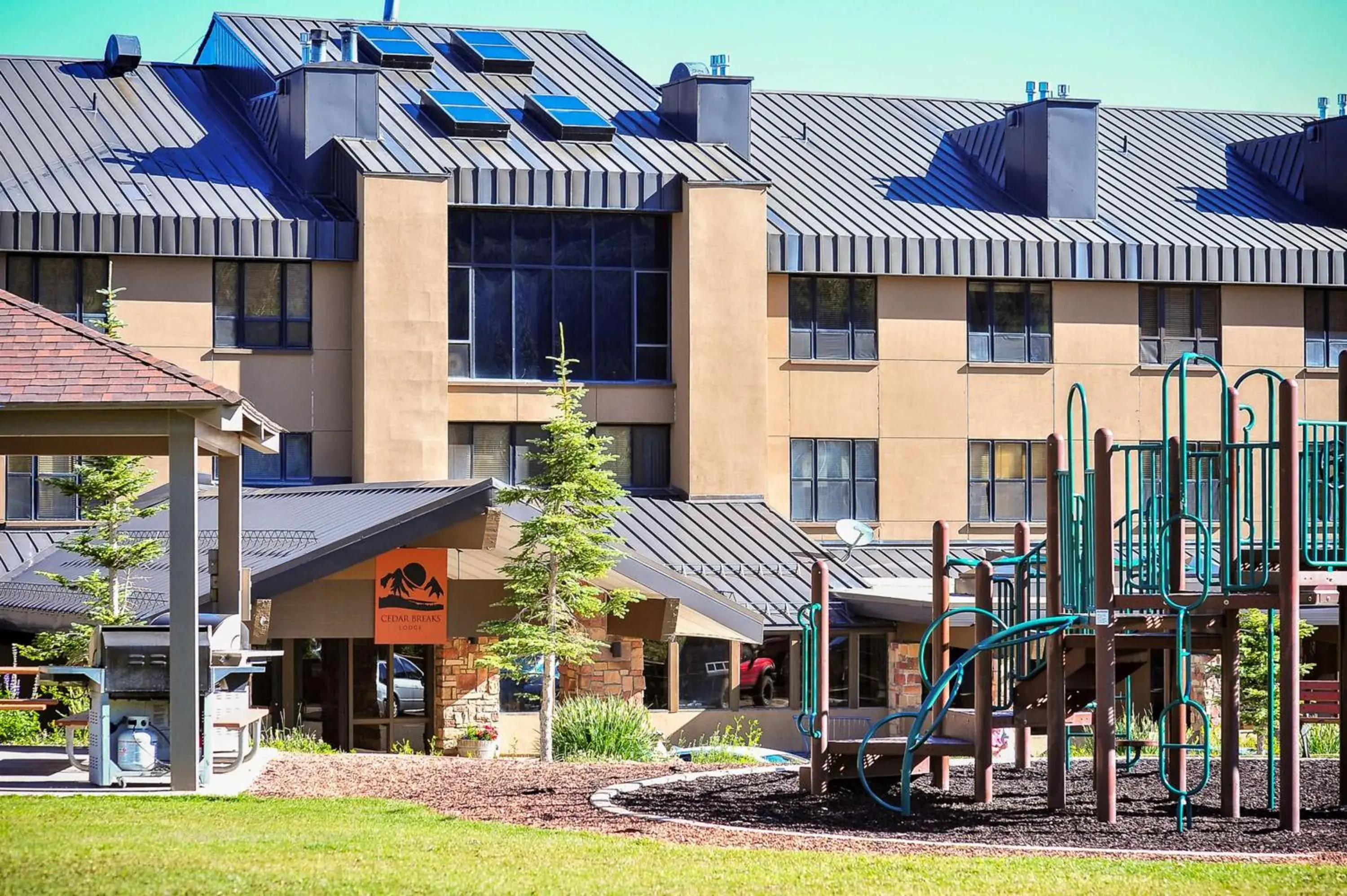 Property building in Hilton Vacation Club Cedar Breaks Brian Head Property building in Hilton Vacation Club Cedar Breaks Brian Head