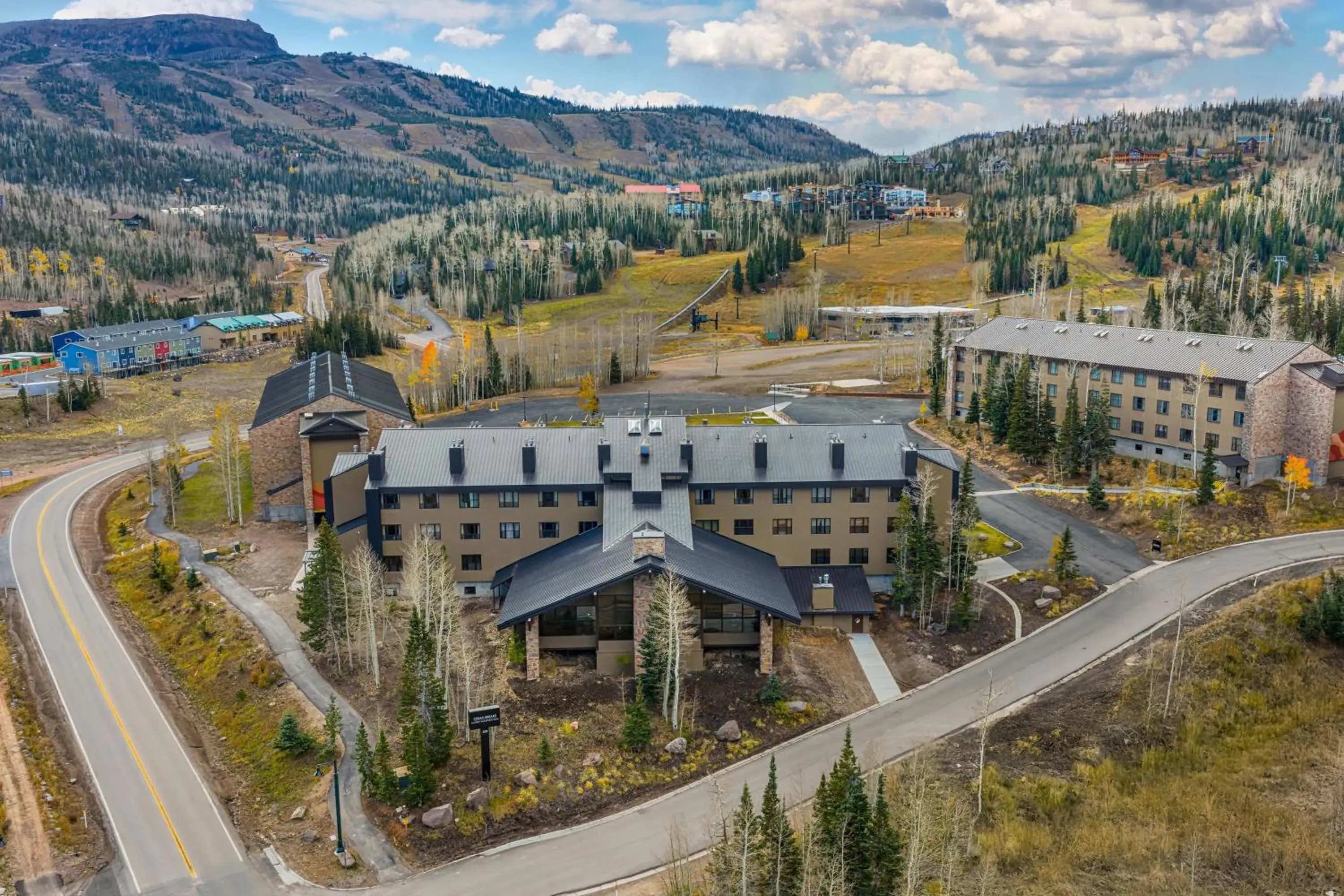 Property building in Hilton Vacation Club Cedar Breaks Brian Head Property building in Hilton Vacation Club Cedar Breaks Brian Head