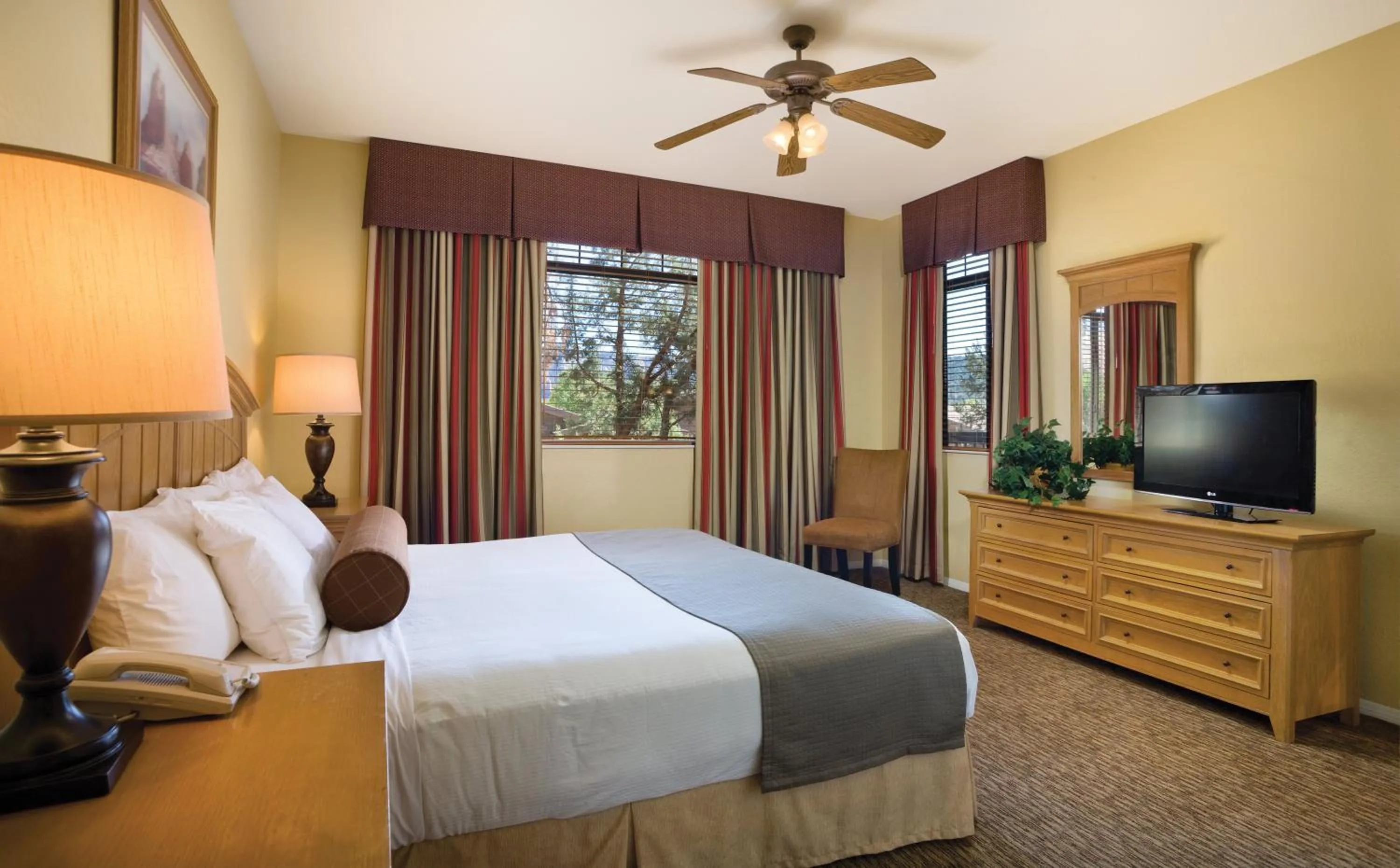 Photo of the whole room, Bed in Club Wyndham Sedona