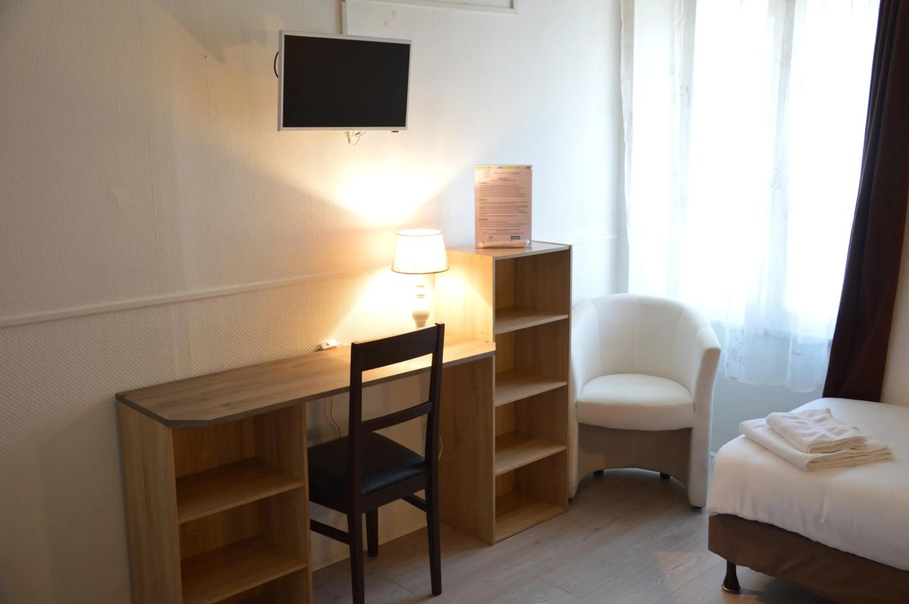 Seating area, Bed in Hôtel de la Colombière