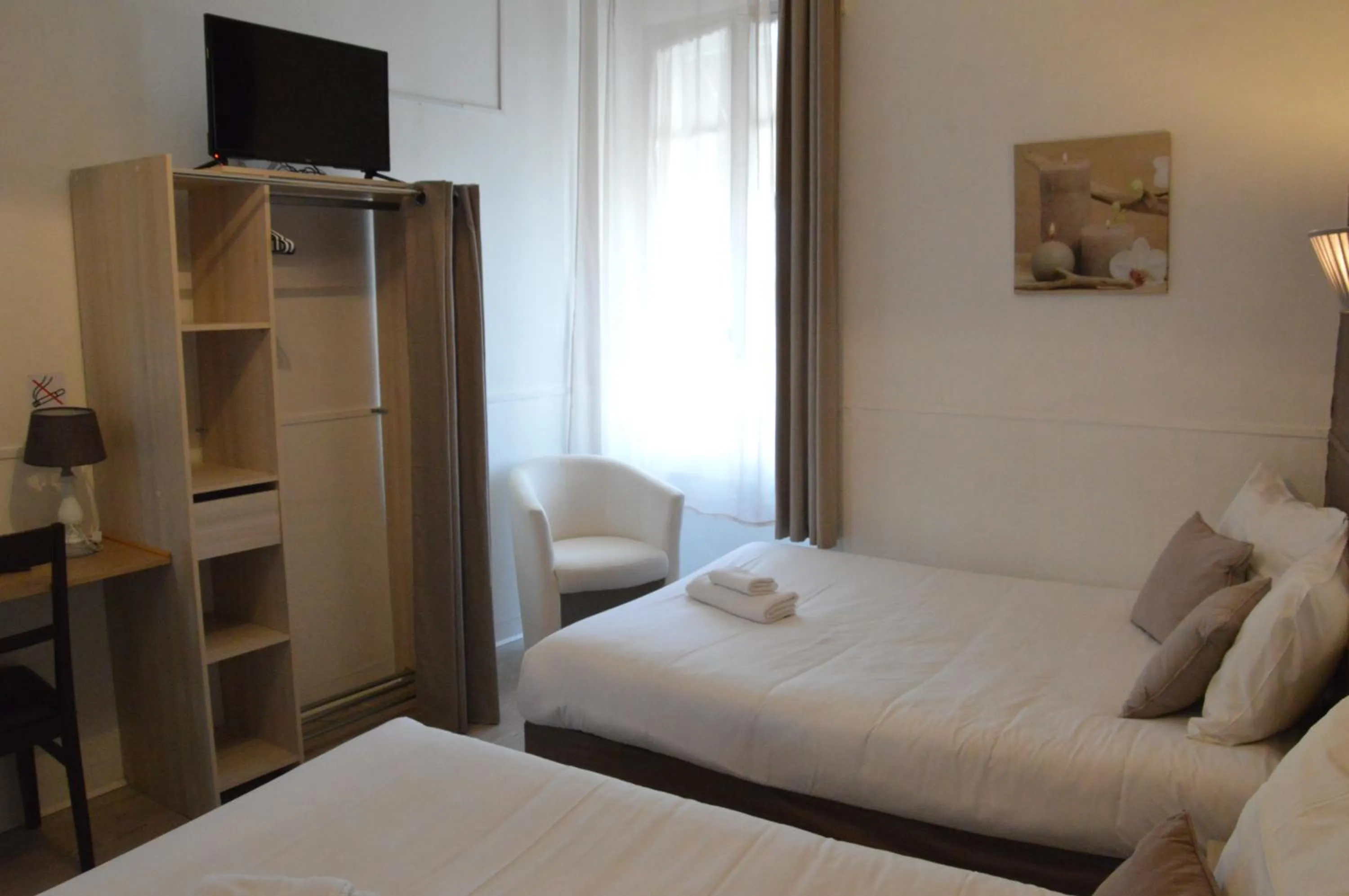 Bedroom, Bed in Hôtel de la Colombière