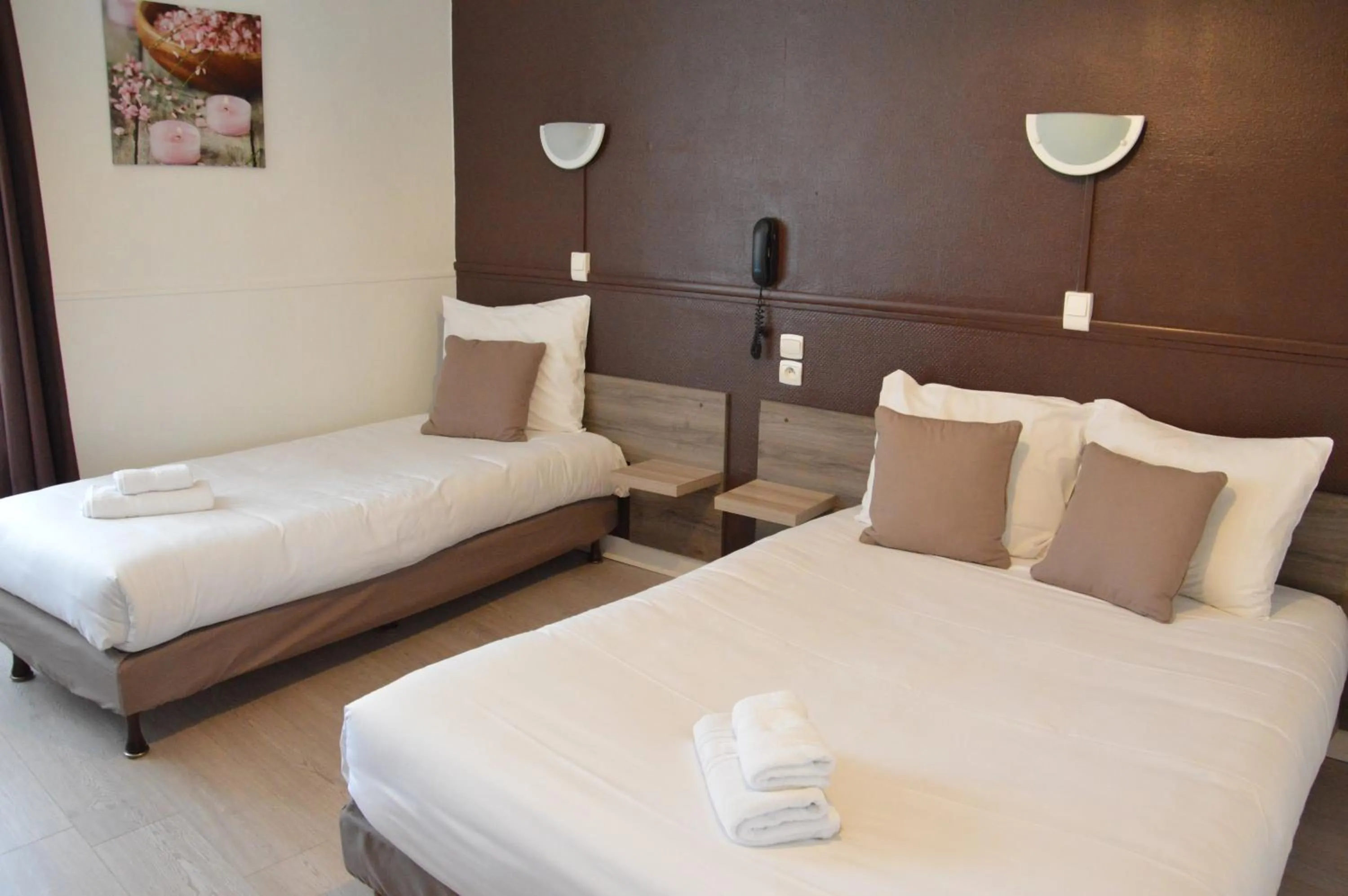 Bedroom, Bed in Hôtel de la Colombière