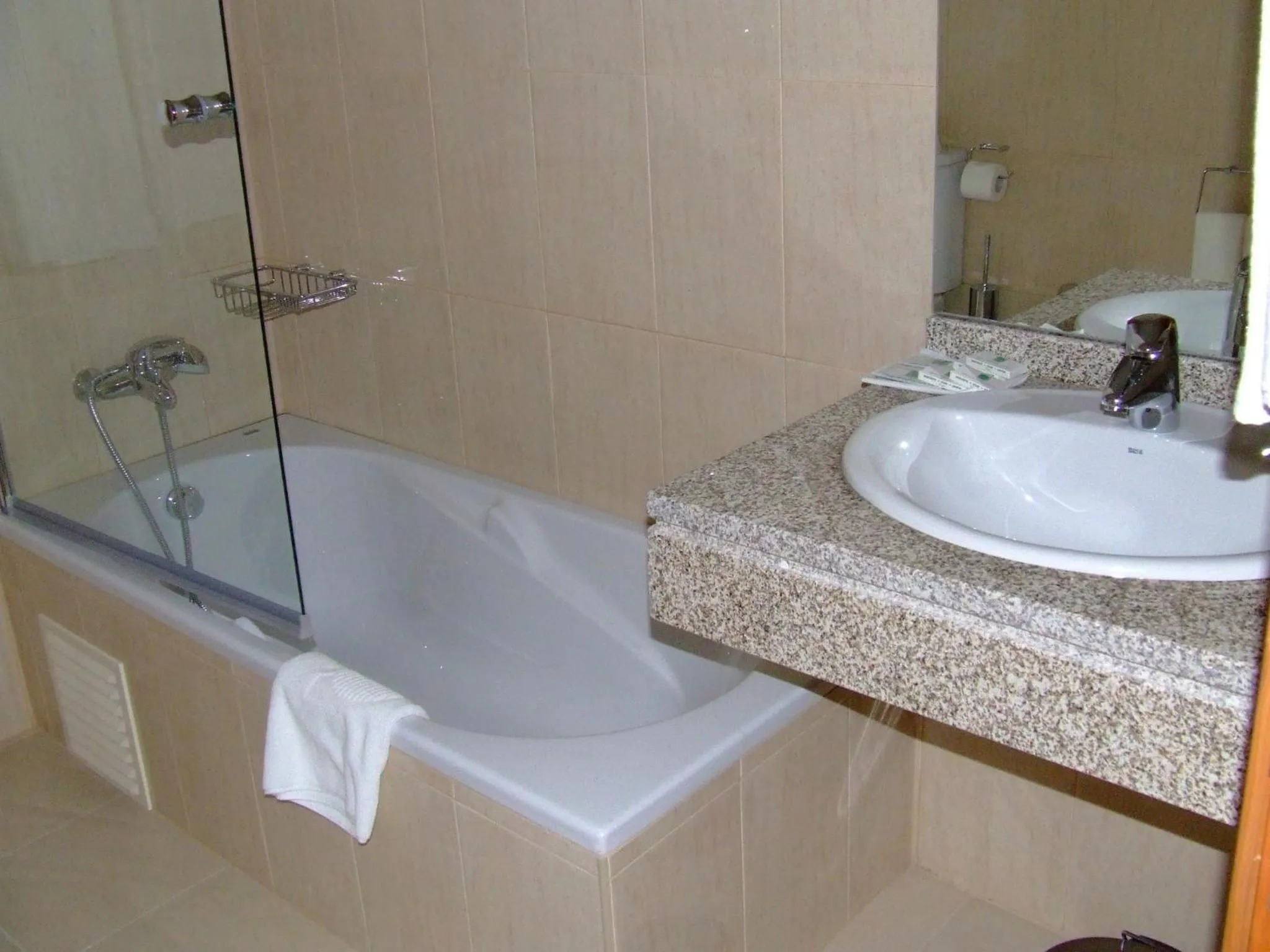 Bathroom in Hotel Apartamentos Geres Ribeiro