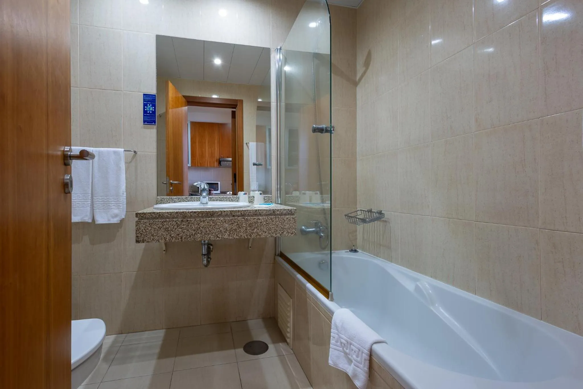 Toilet in Hotel Apartamentos Geres Ribeiro