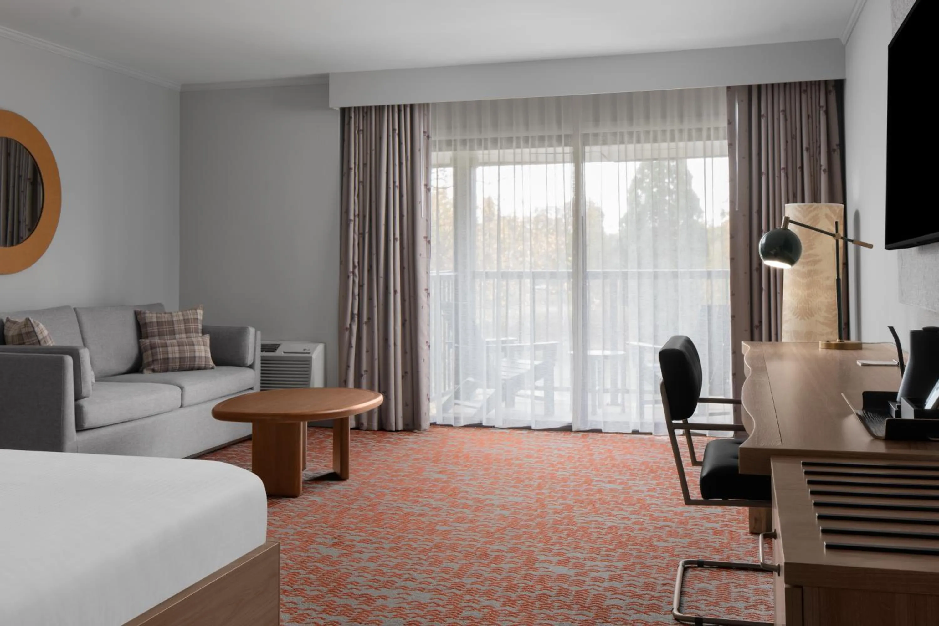 Seating area, Bed in Valley River Inn