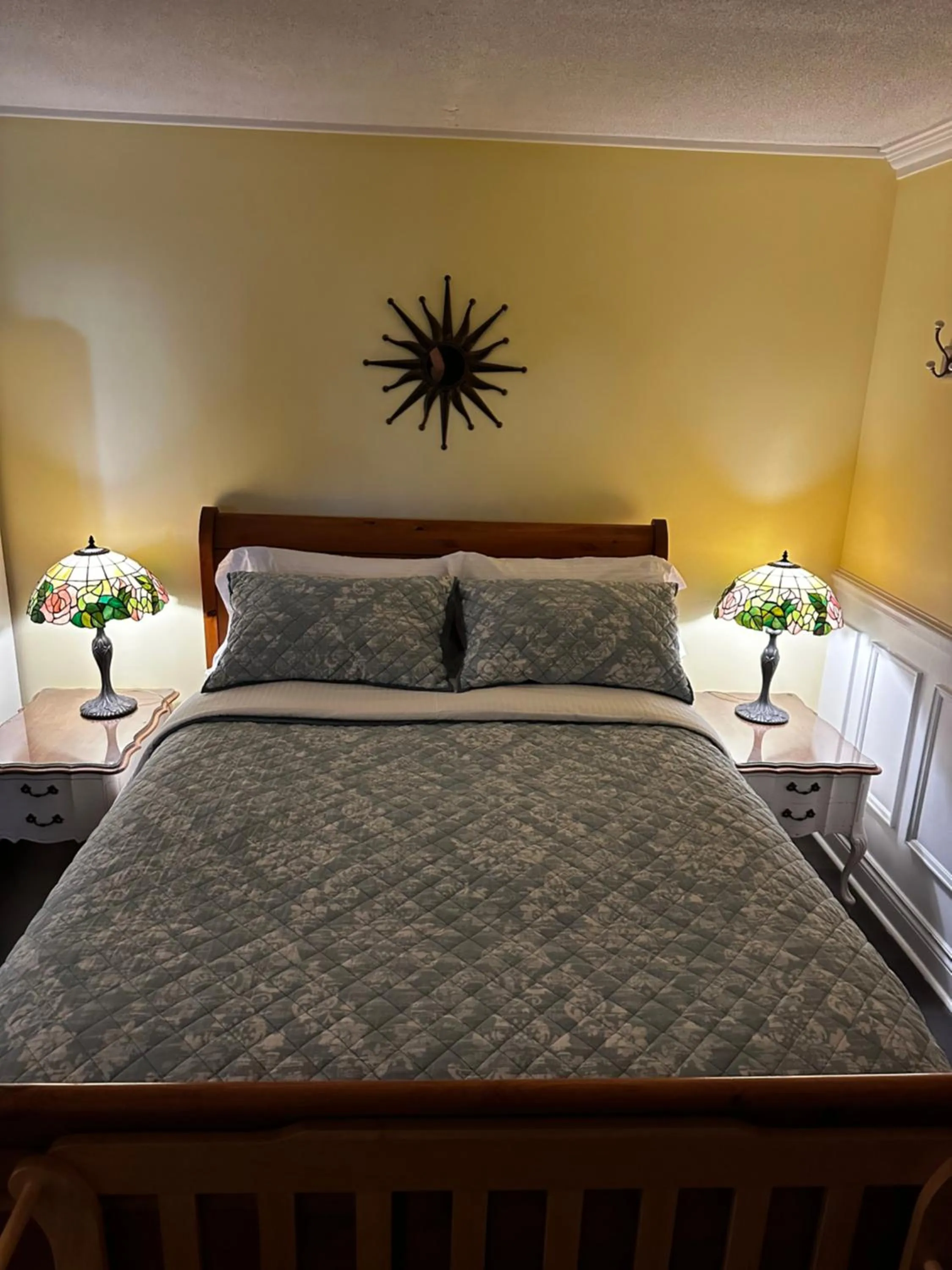 Bed in Blue Gables Bed and Breakfast