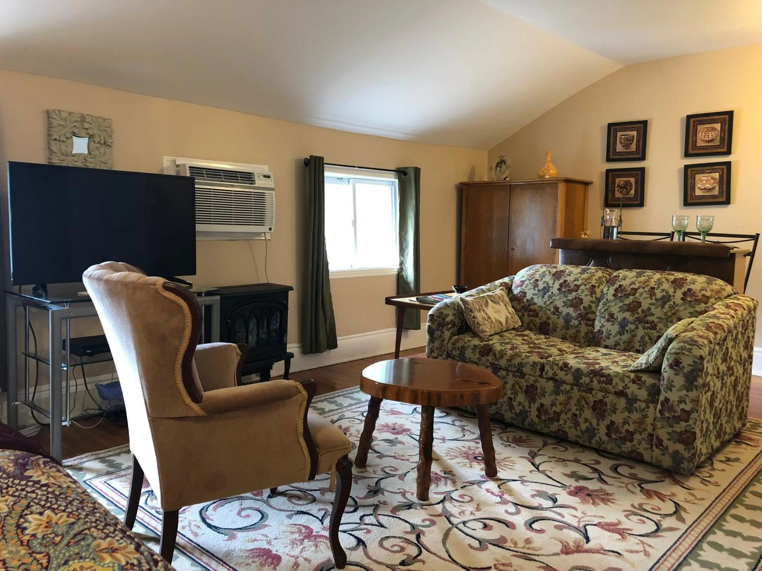 Seating area in Blue Gables Bed and Breakfast