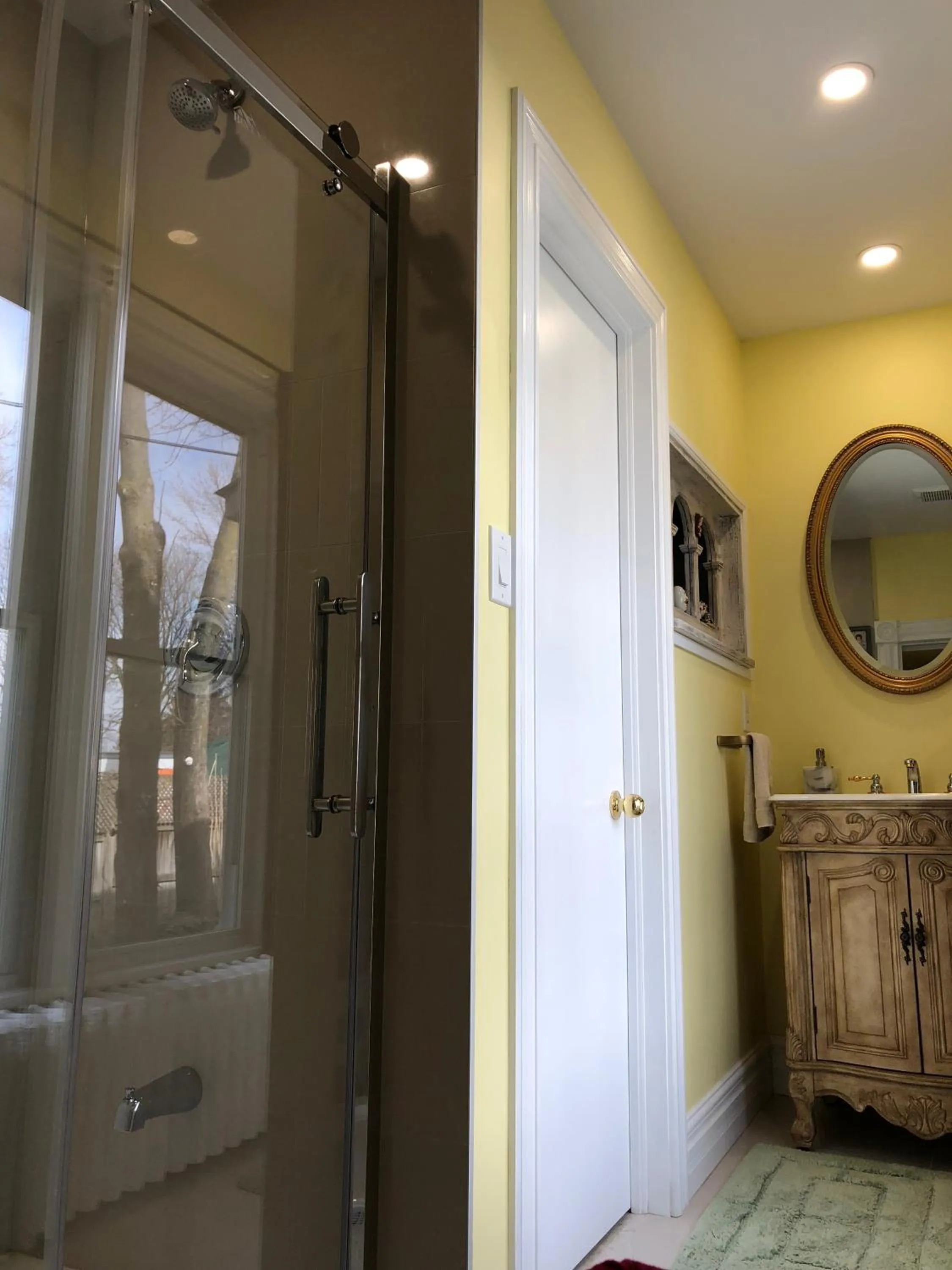 Bathroom in Blue Gables Bed and Breakfast