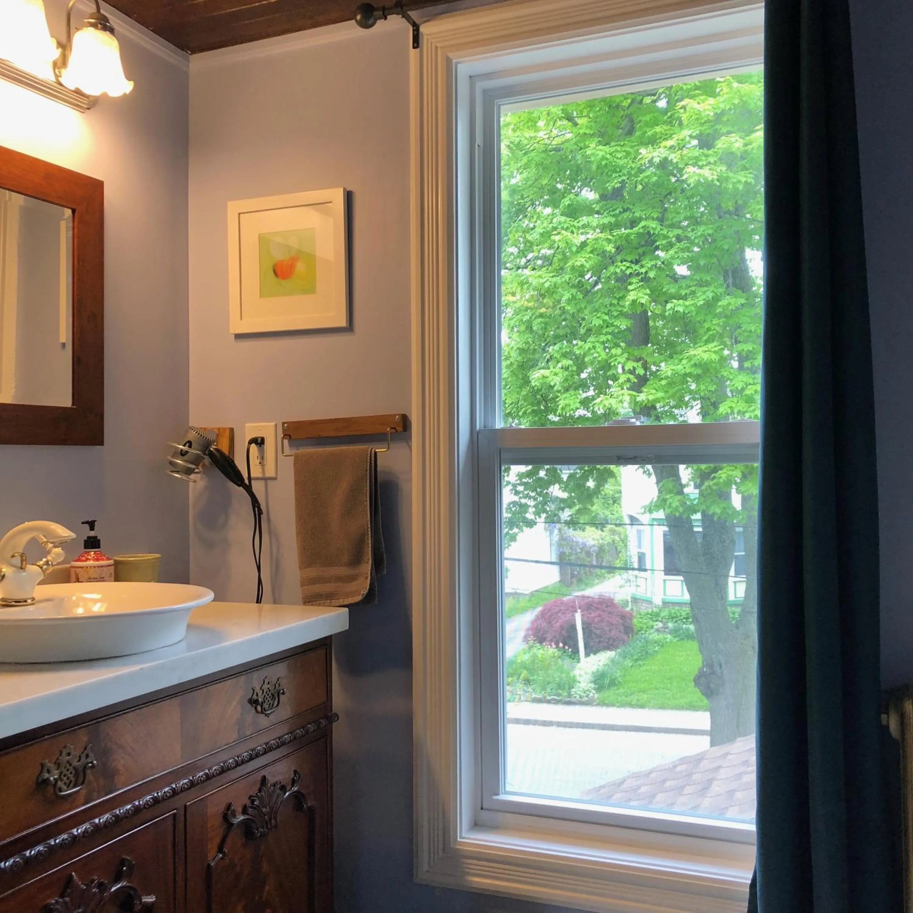 Bathroom in Blue Gables Bed and Breakfast