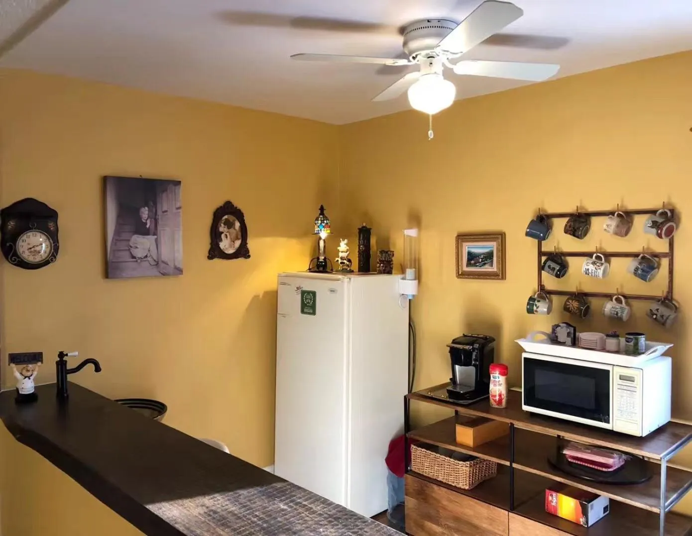 Lounge or bar in Blue Gables Bed and Breakfast