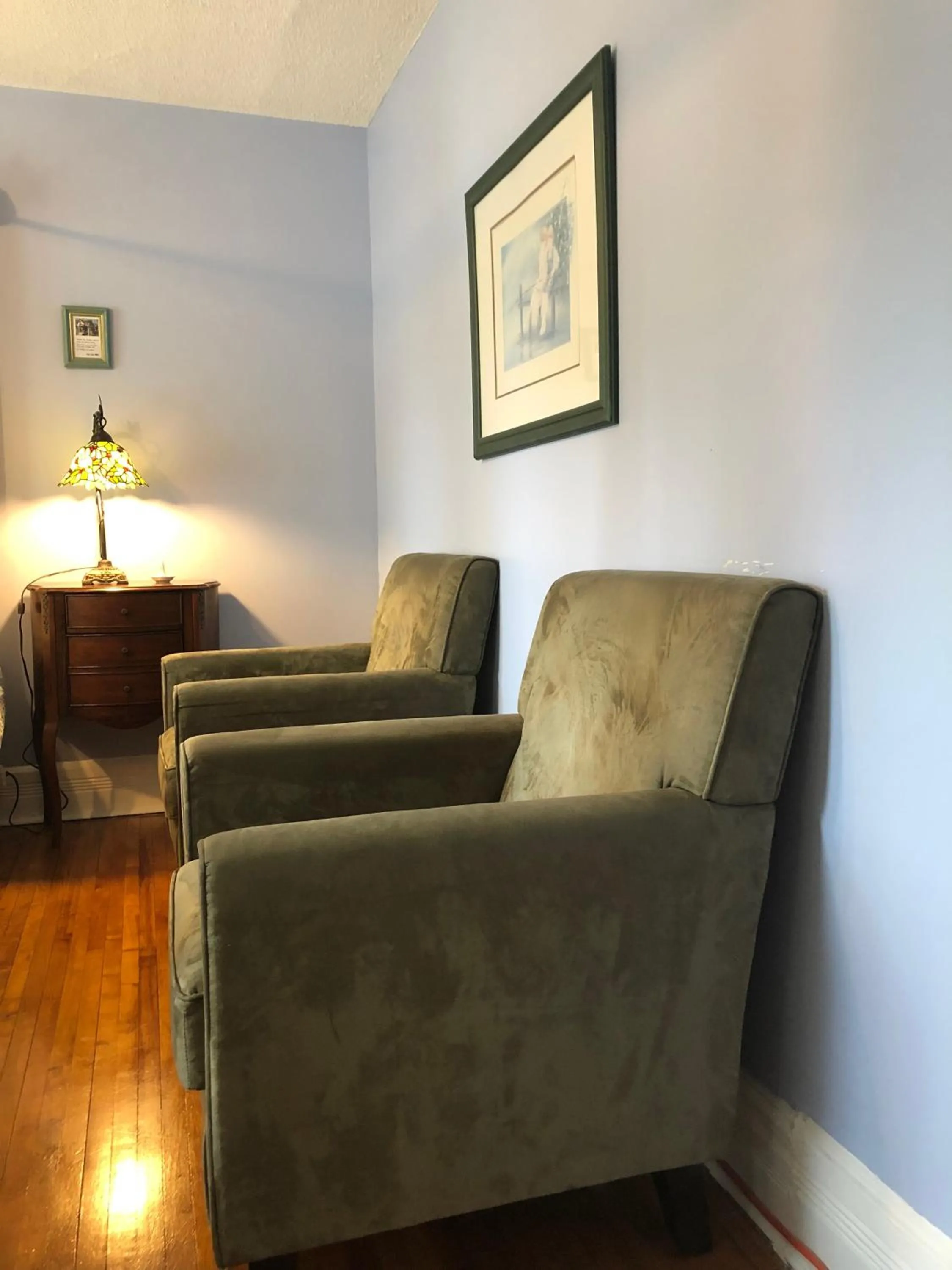 Seating area in Blue Gables Bed and Breakfast