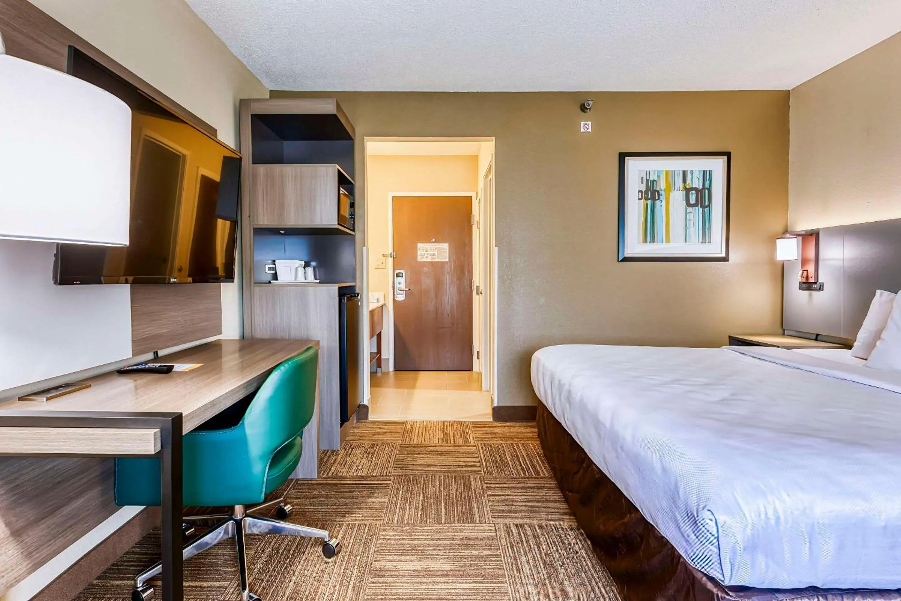 Bedroom, Bed in Comfort Inn & Suites Shepherdsville - Louisville South