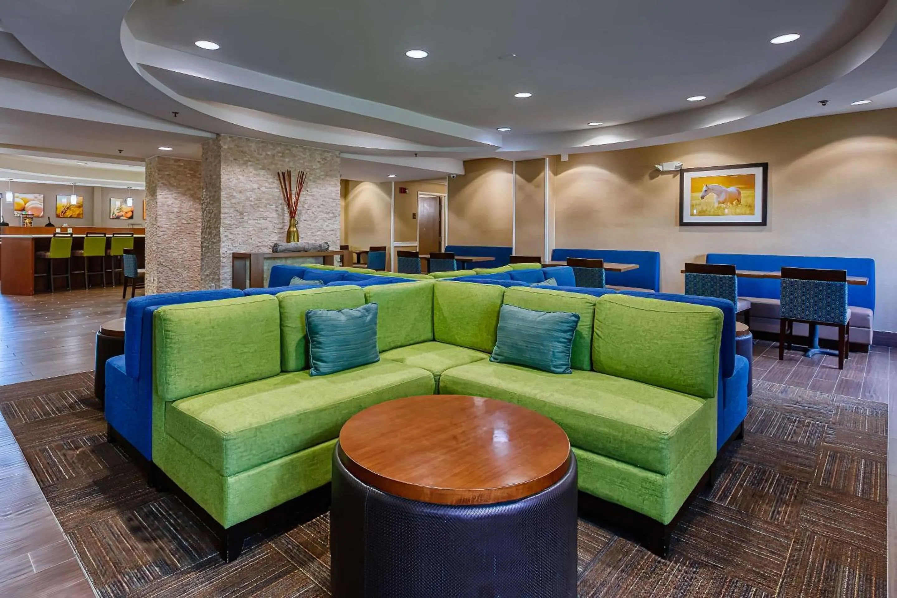 Communal lounge/ TV room in Comfort Inn & Suites Shepherdsville - Louisville South