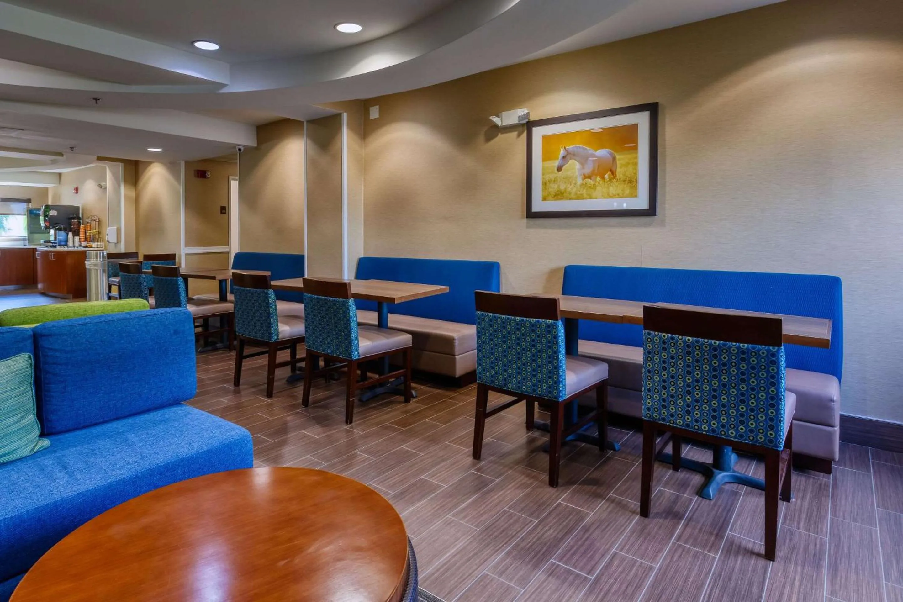 Communal lounge/ TV room in Comfort Inn & Suites Shepherdsville - Louisville South