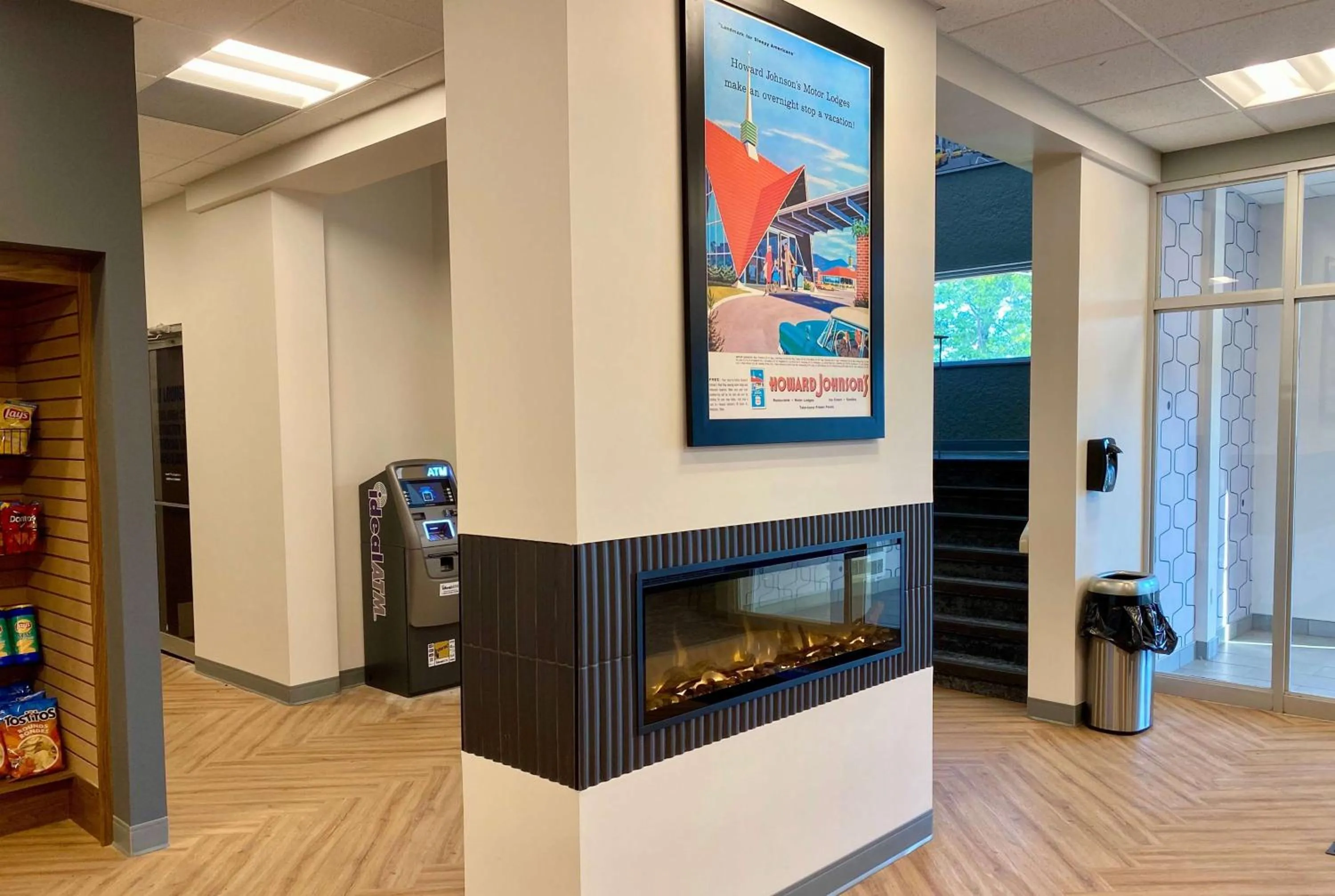 Lobby or reception in Howard Johnson by Wyndham Winnipeg West