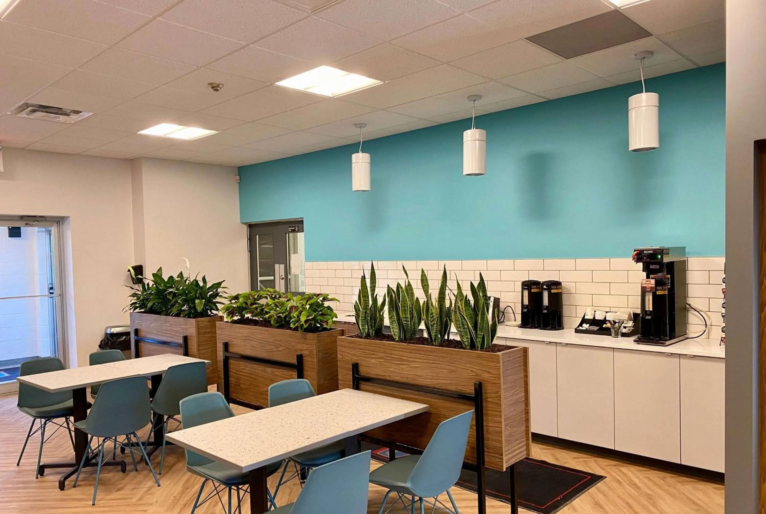 Property building in Howard Johnson by Wyndham Winnipeg West