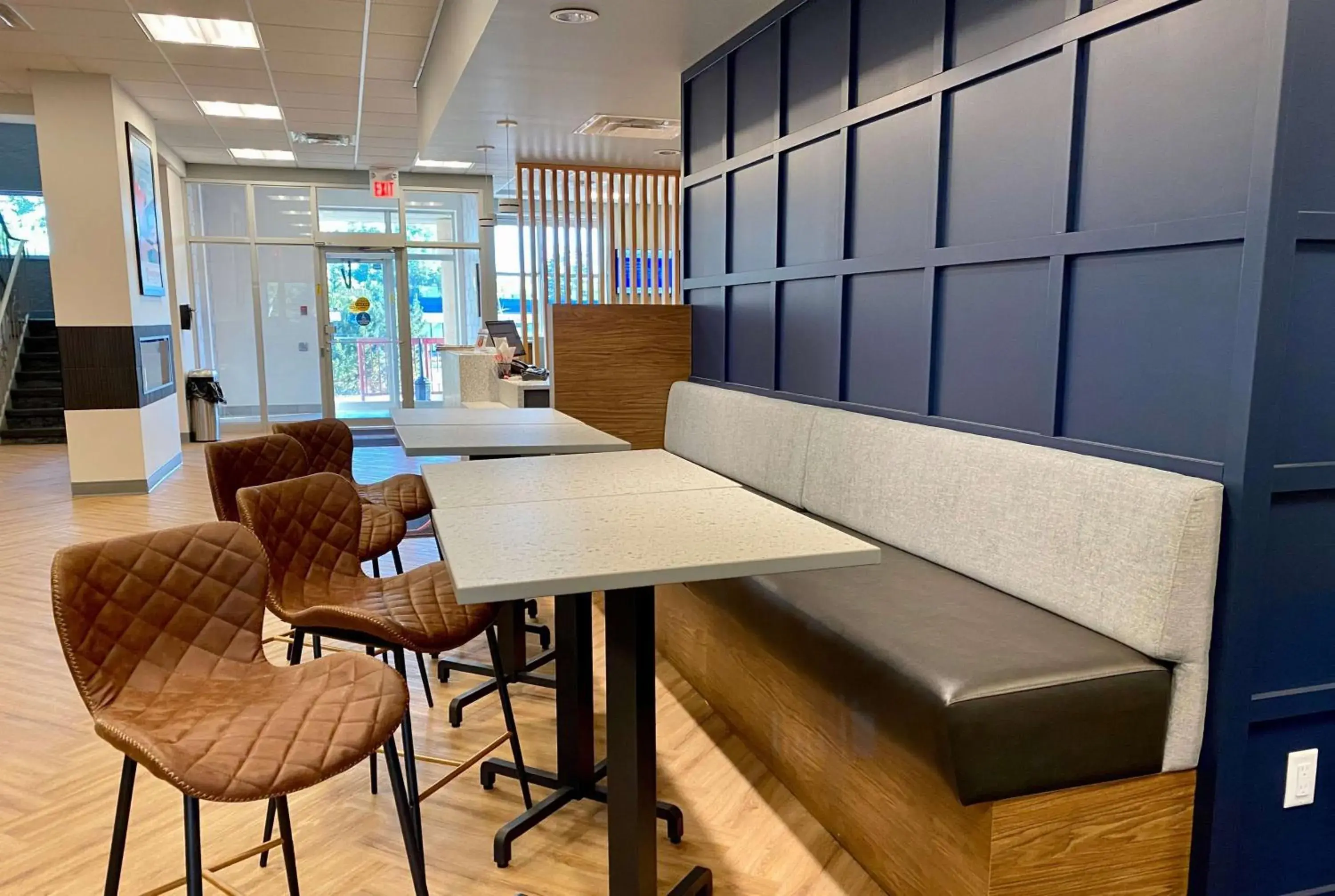 Lobby or reception in Howard Johnson by Wyndham Winnipeg West Lobby or reception in Howard Johnson by Wyndham Winnipeg West