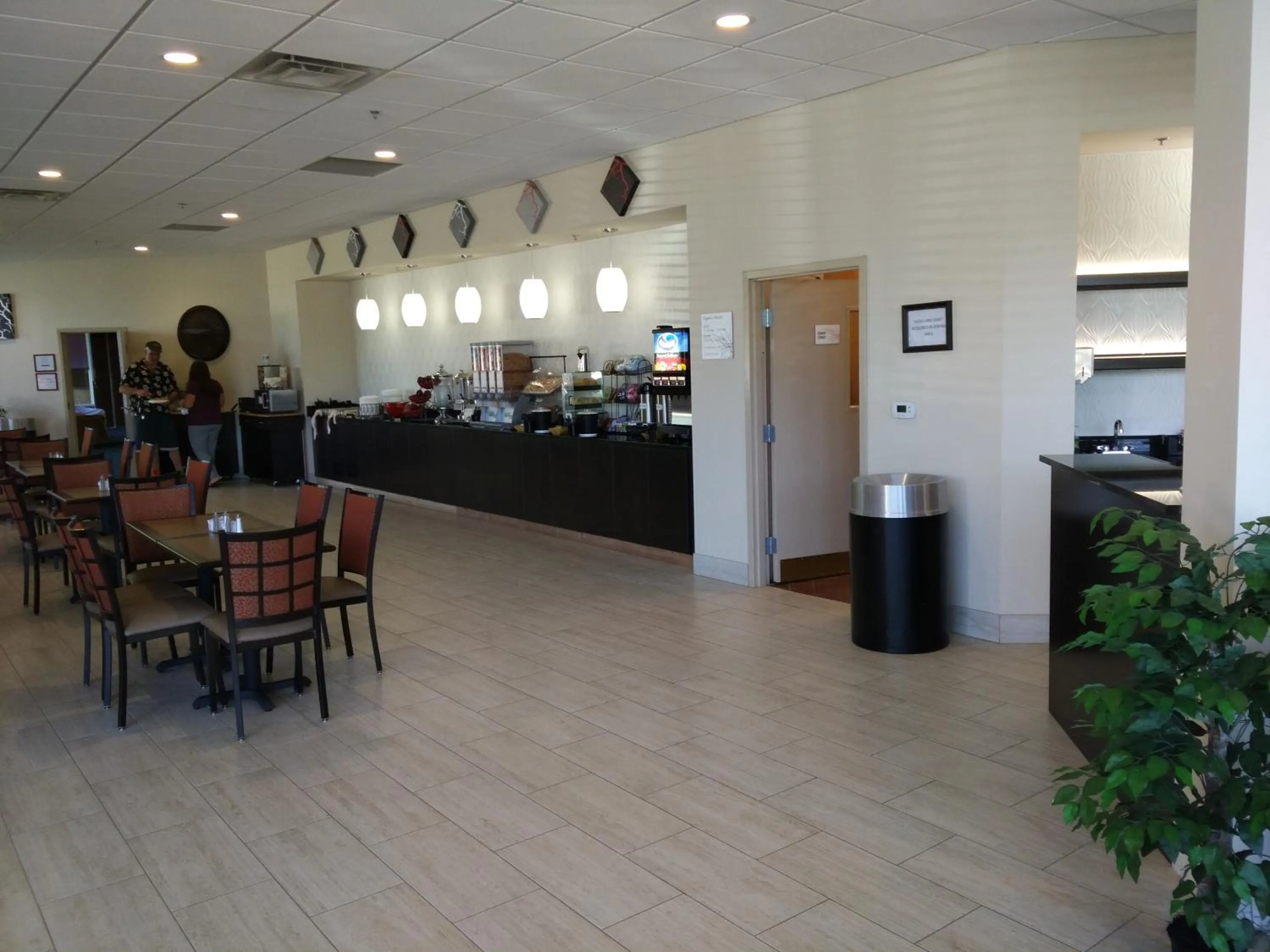 Food and drinks, Restaurant/Places to Eat in Ramada by Wyndham Lexington North Hotel & Conference Center