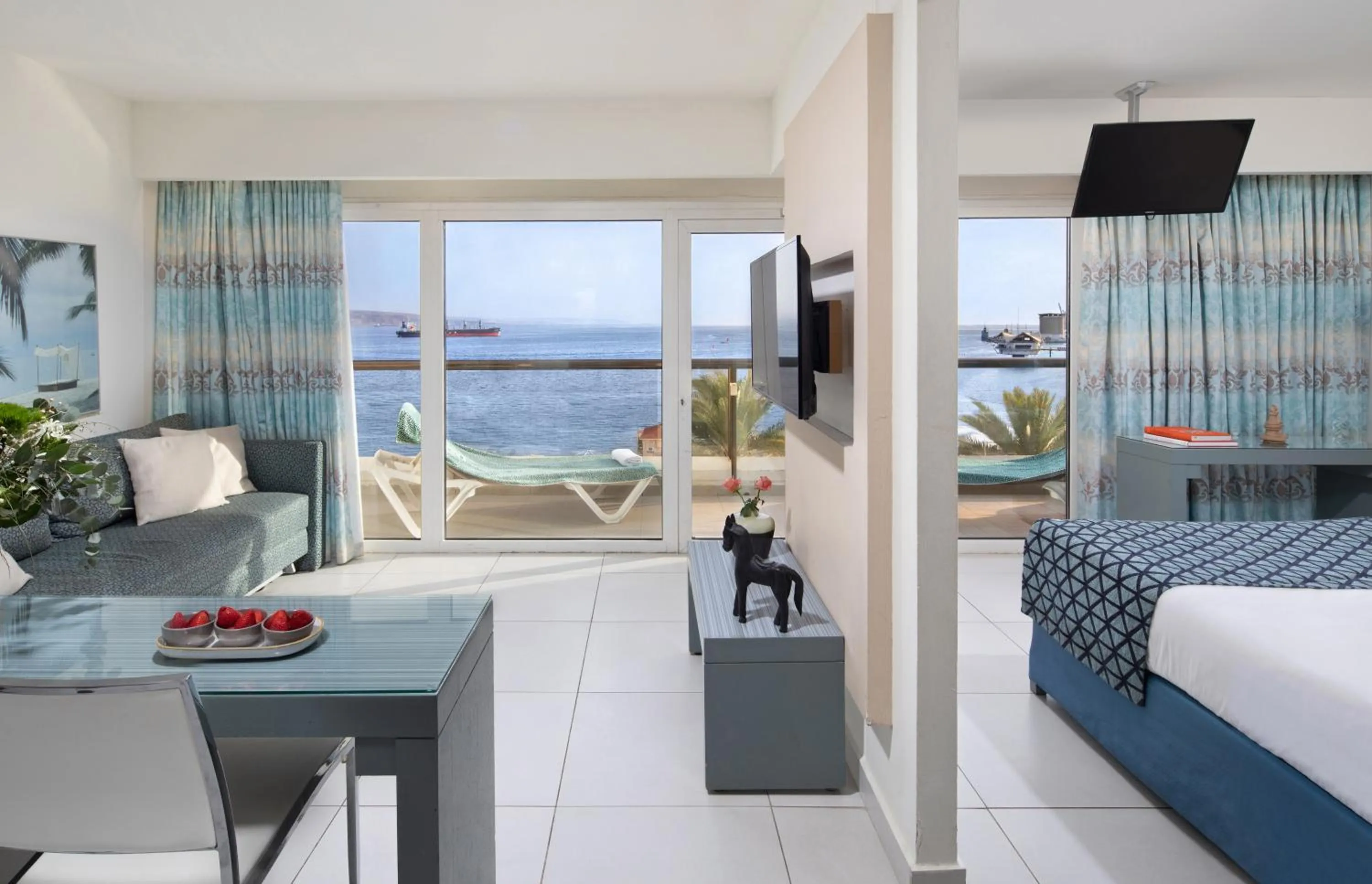 Bed in Neptune Eilat By Dan Hotels