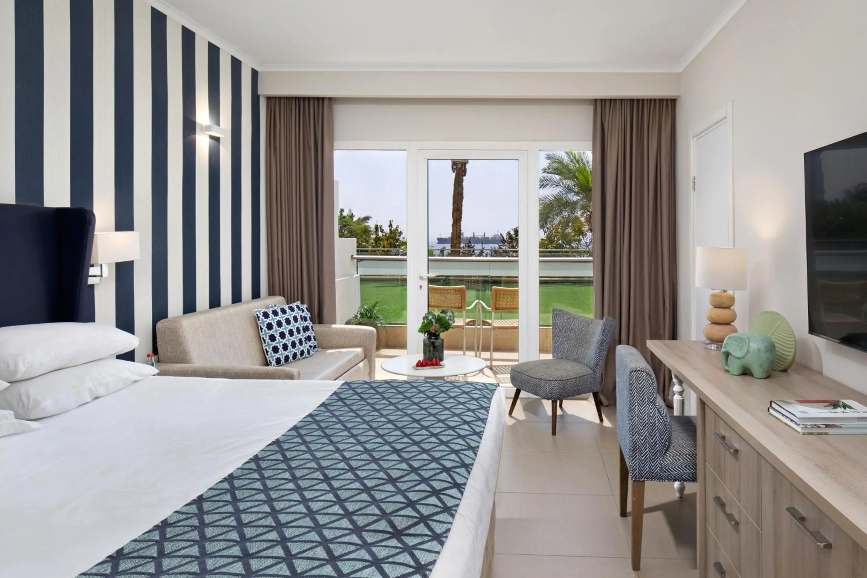Bed in Neptune Eilat By Dan Hotels