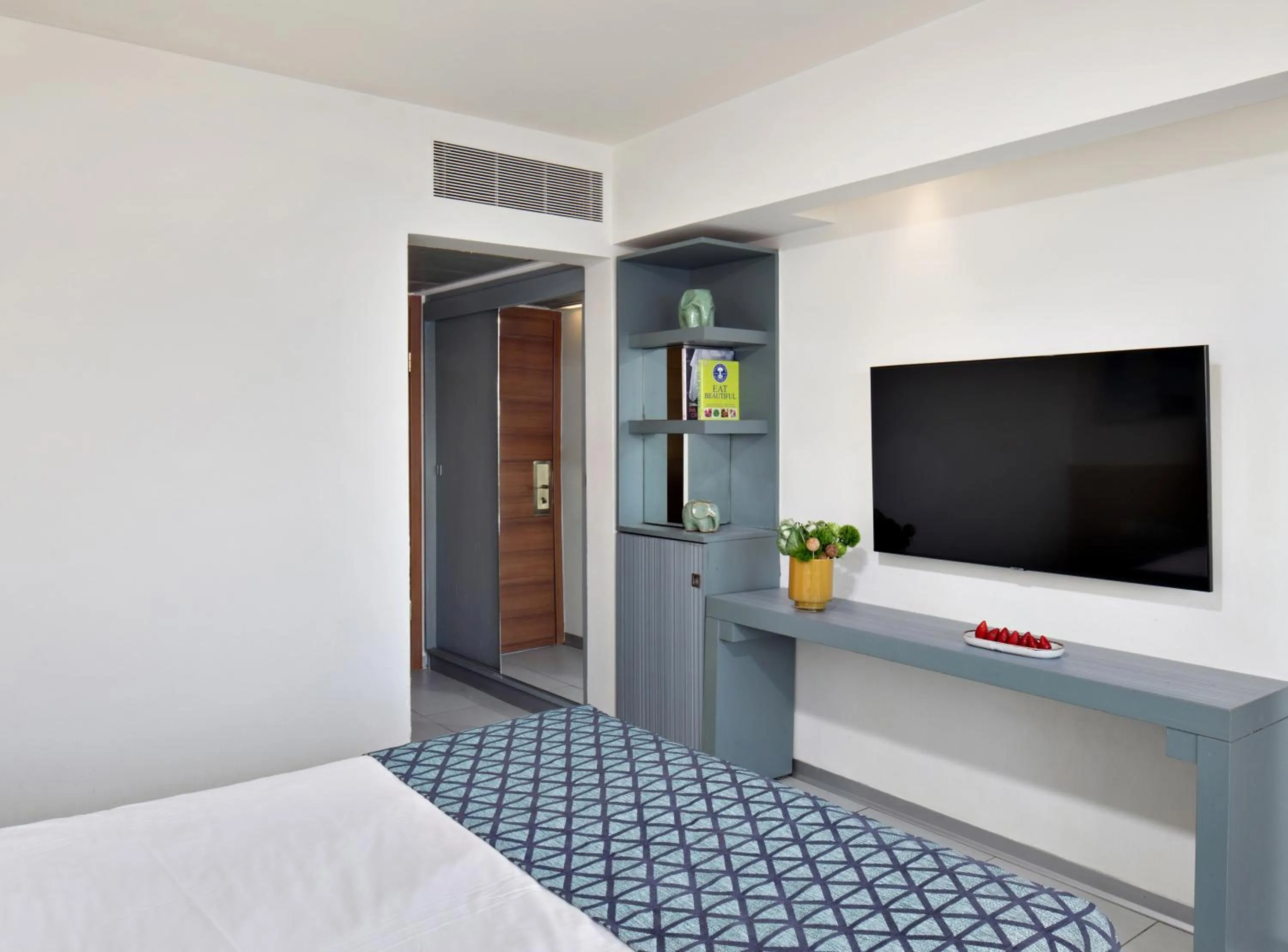 Bed in Neptune Eilat By Dan Hotels