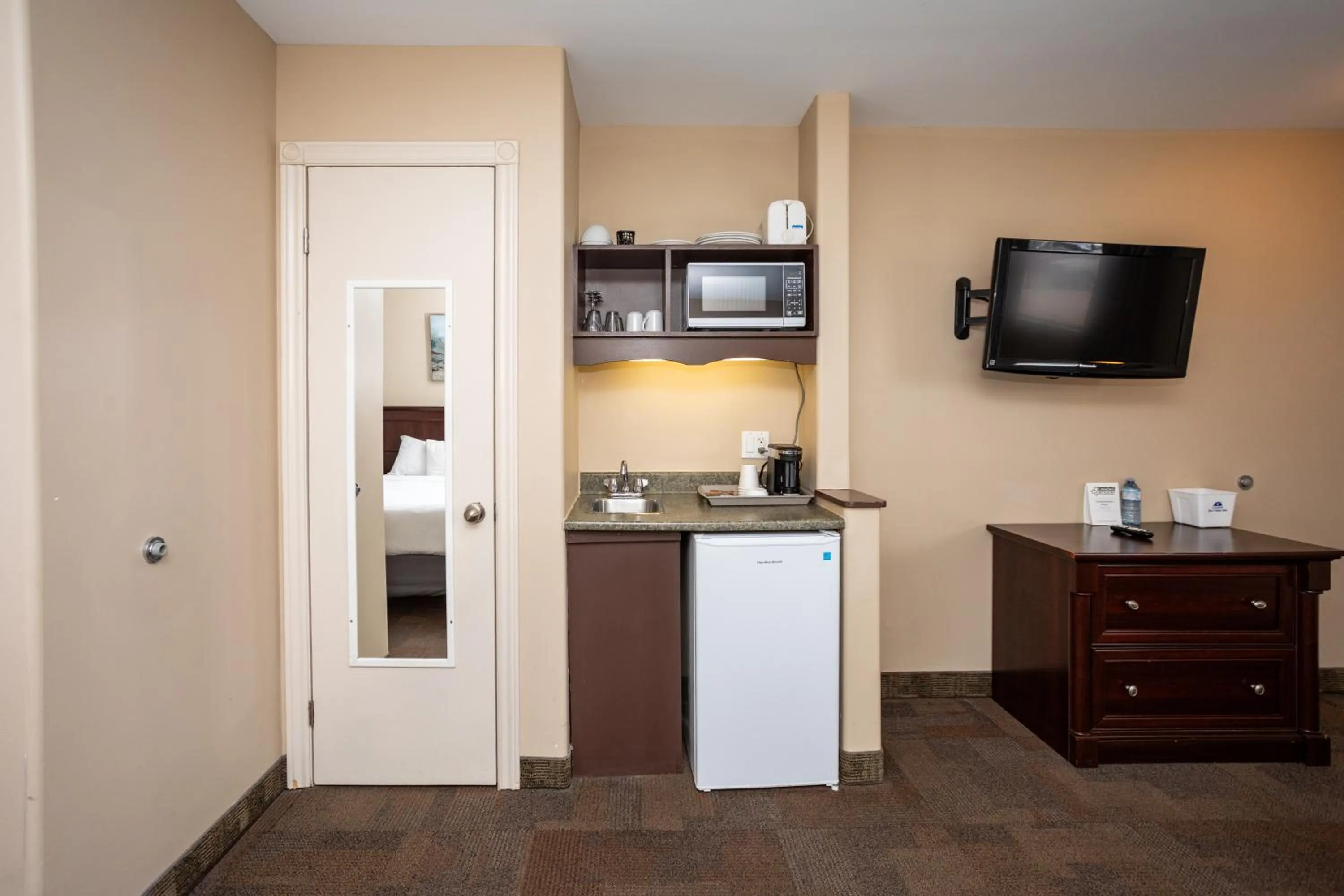 Kitchen or kitchenette in Canadas Best Value Inn & Suites-Charlottetown