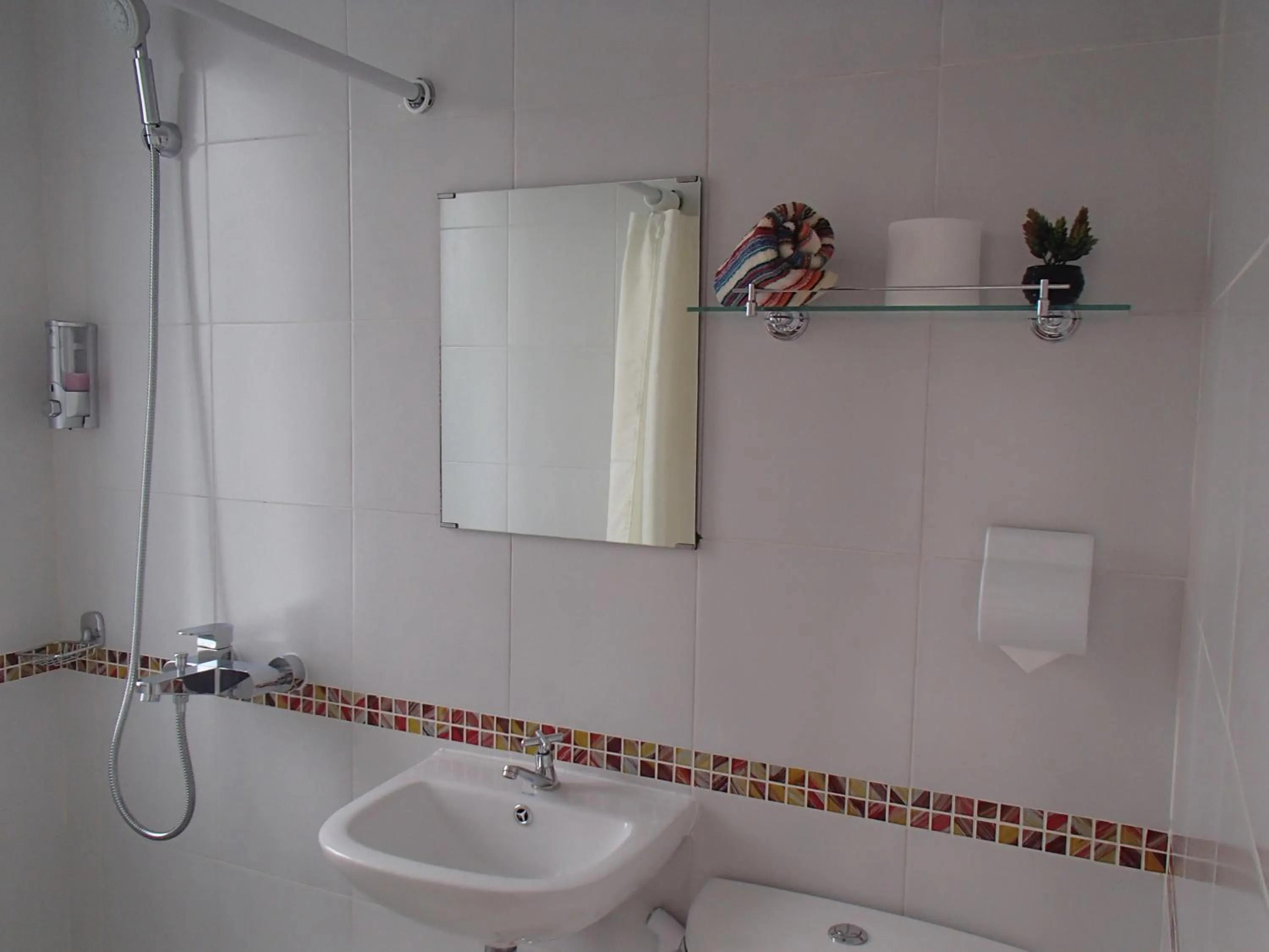 Shower in Askara Guest House & Hostel