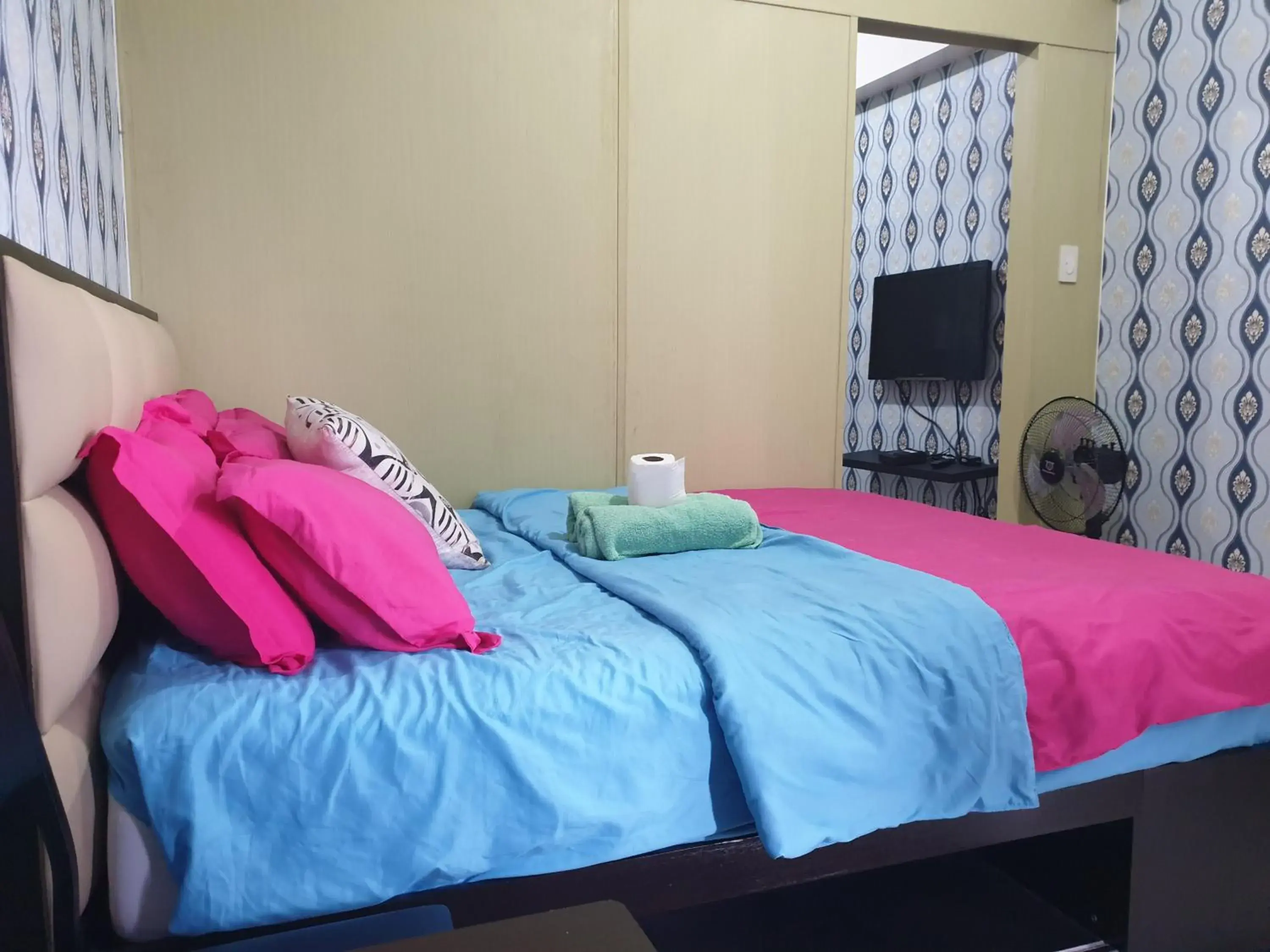 Bed in Wind Residences by Bea and RM Bed in Wind Residences by Bea and RM