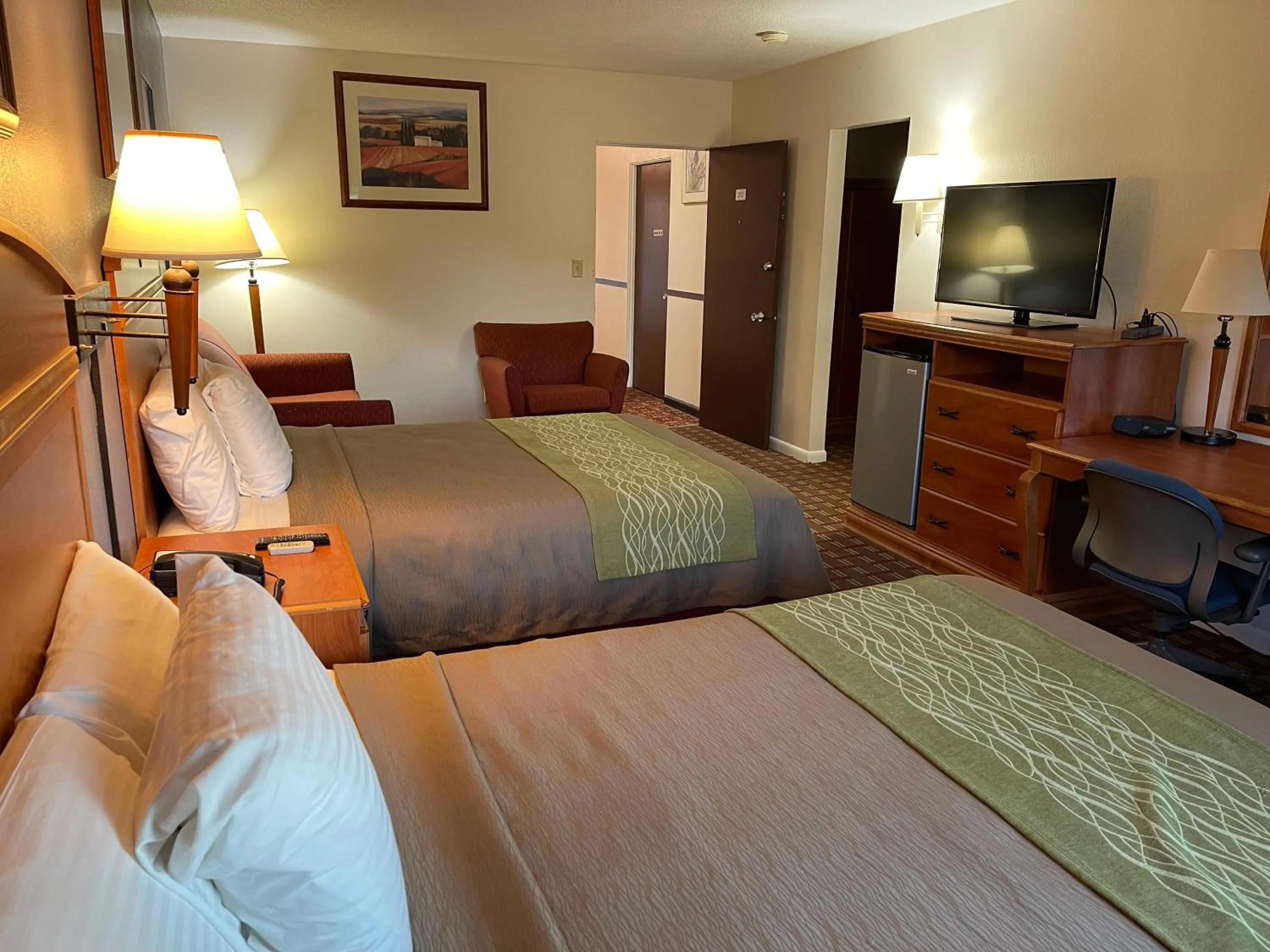 Bed in Village Inn Green Bay