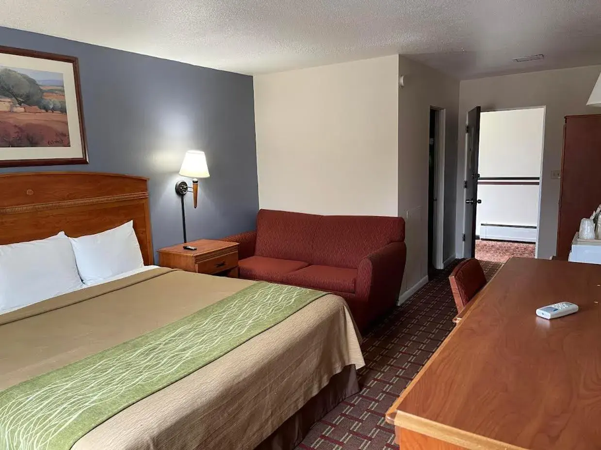 King Room in Village Inn Green Bay King Room in Village Inn Green Bay