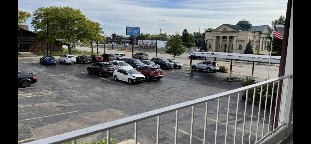 Village Inn Green Bay