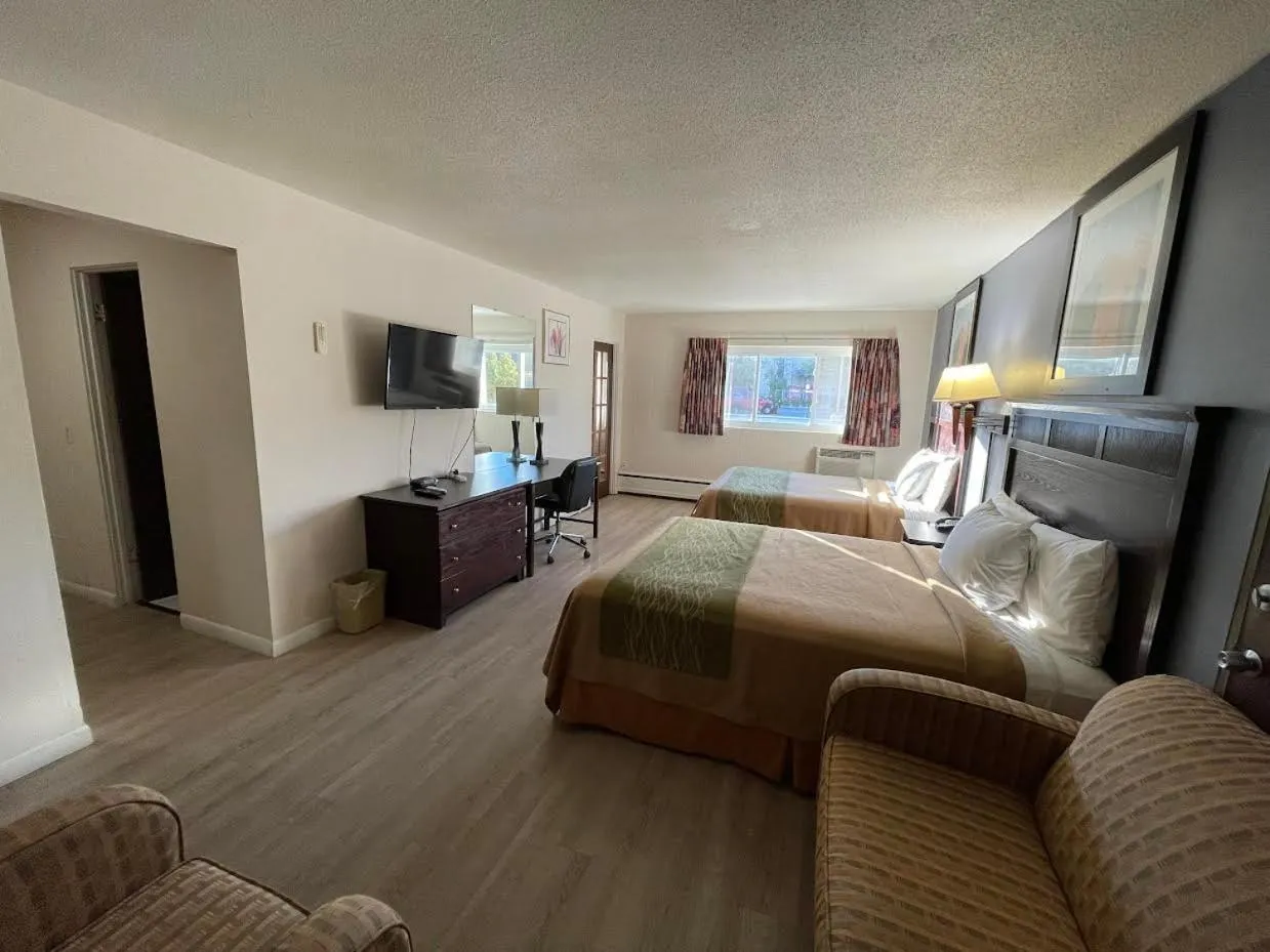 Bed in Village Inn Green Bay