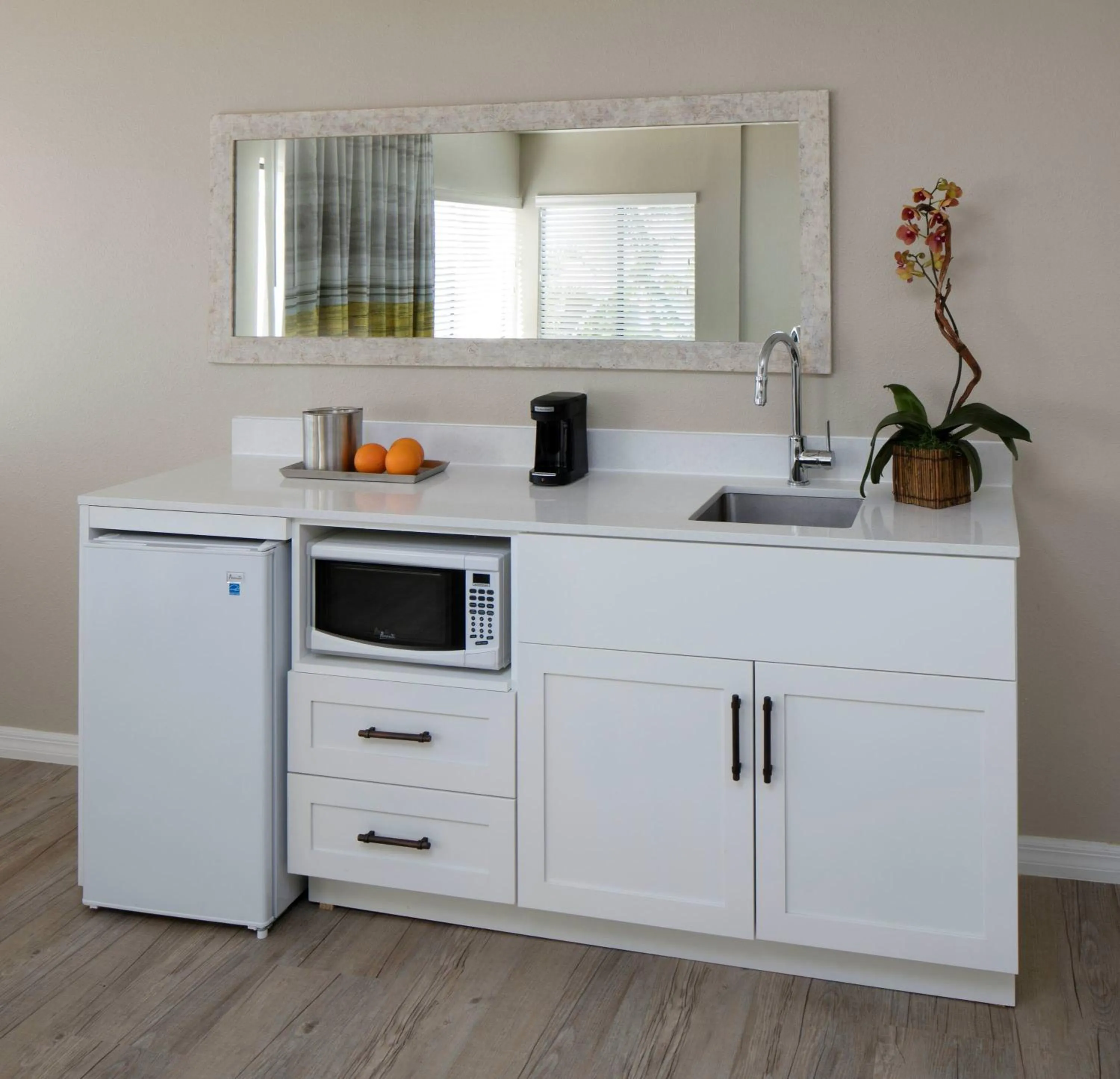 kitchen in La Siesta Resort & Villas