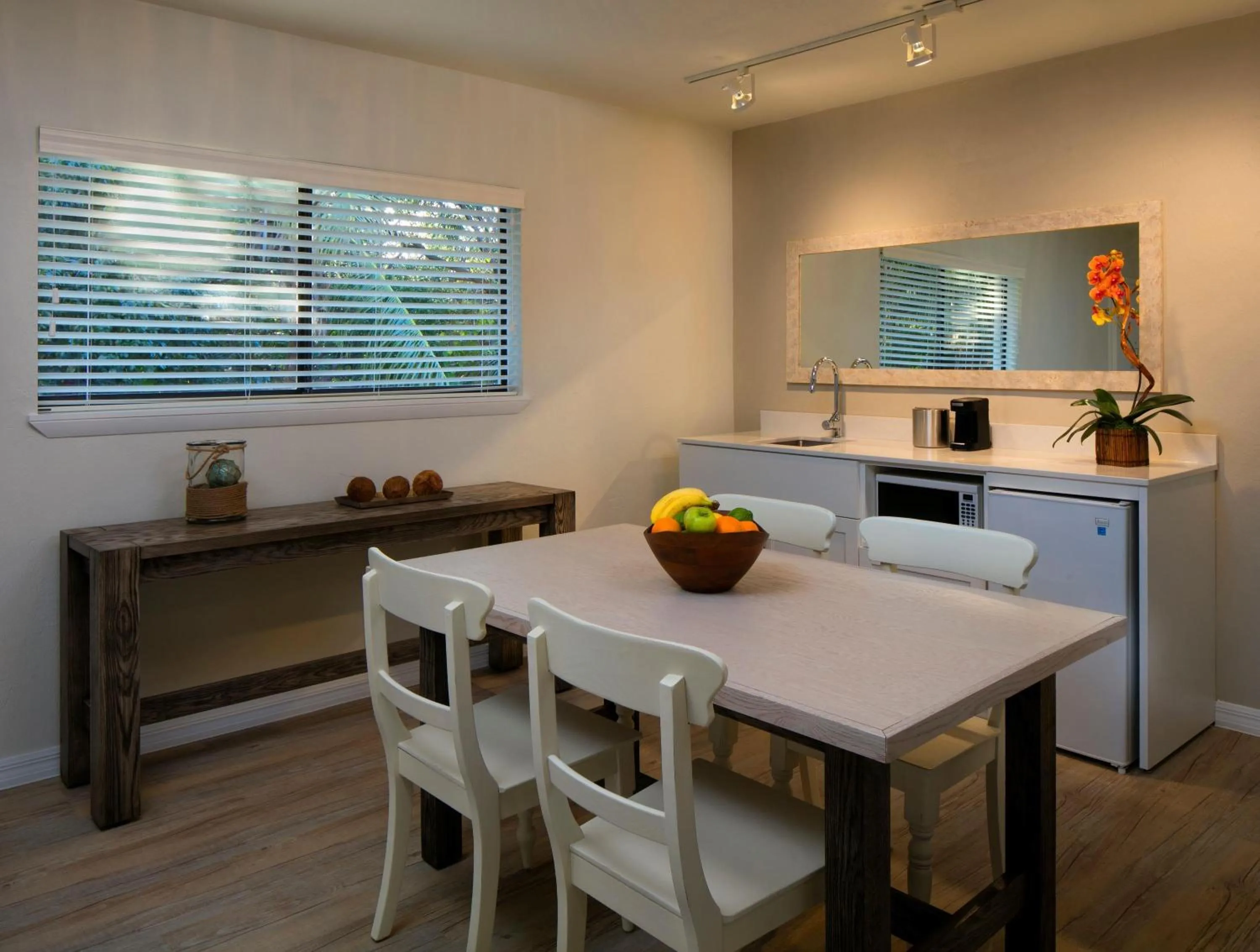 Kitchen or kitchenette in La Siesta Resort & Villas