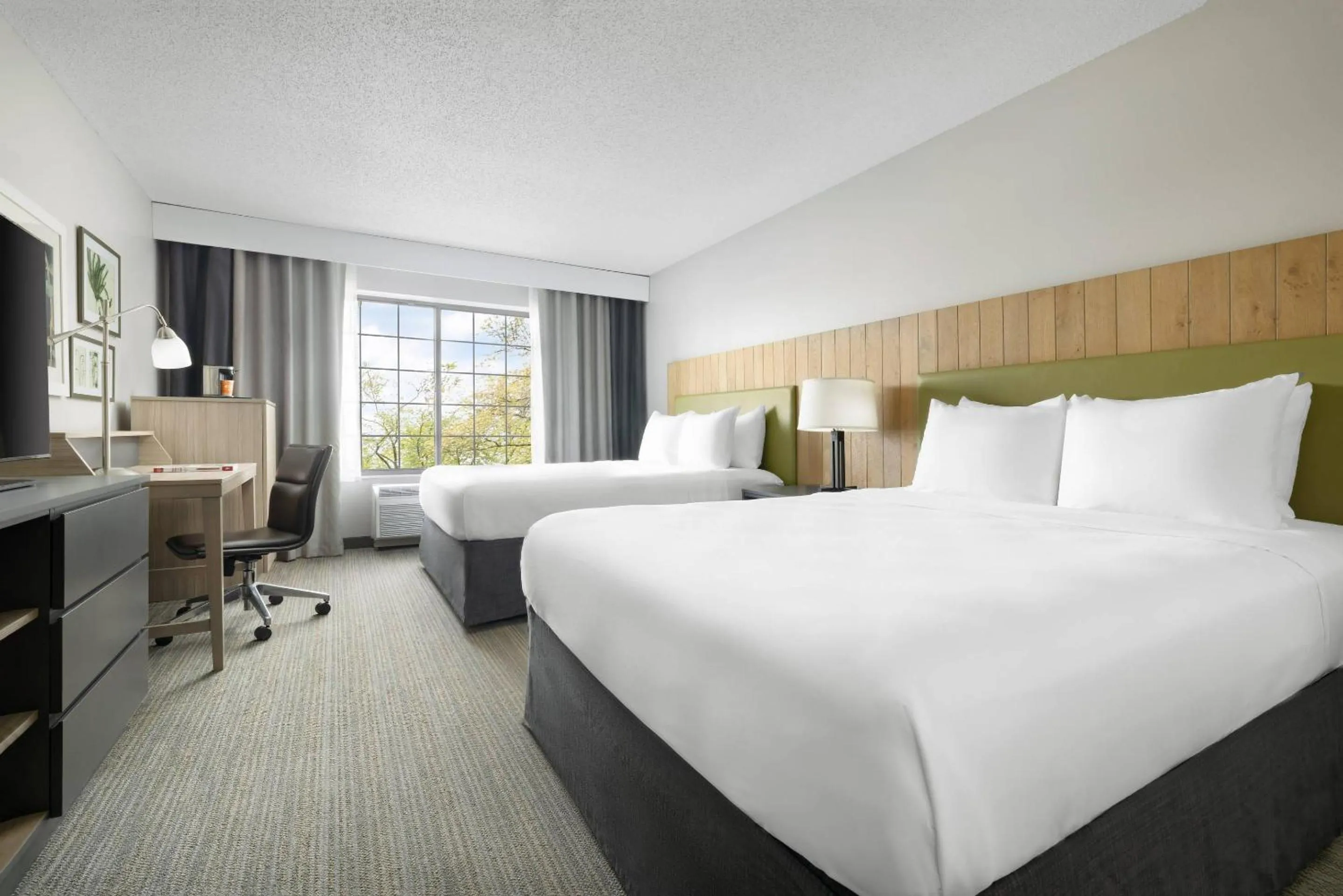 Bedroom, Bed in Country Inn & Suites by Radisson, Springfield, OH