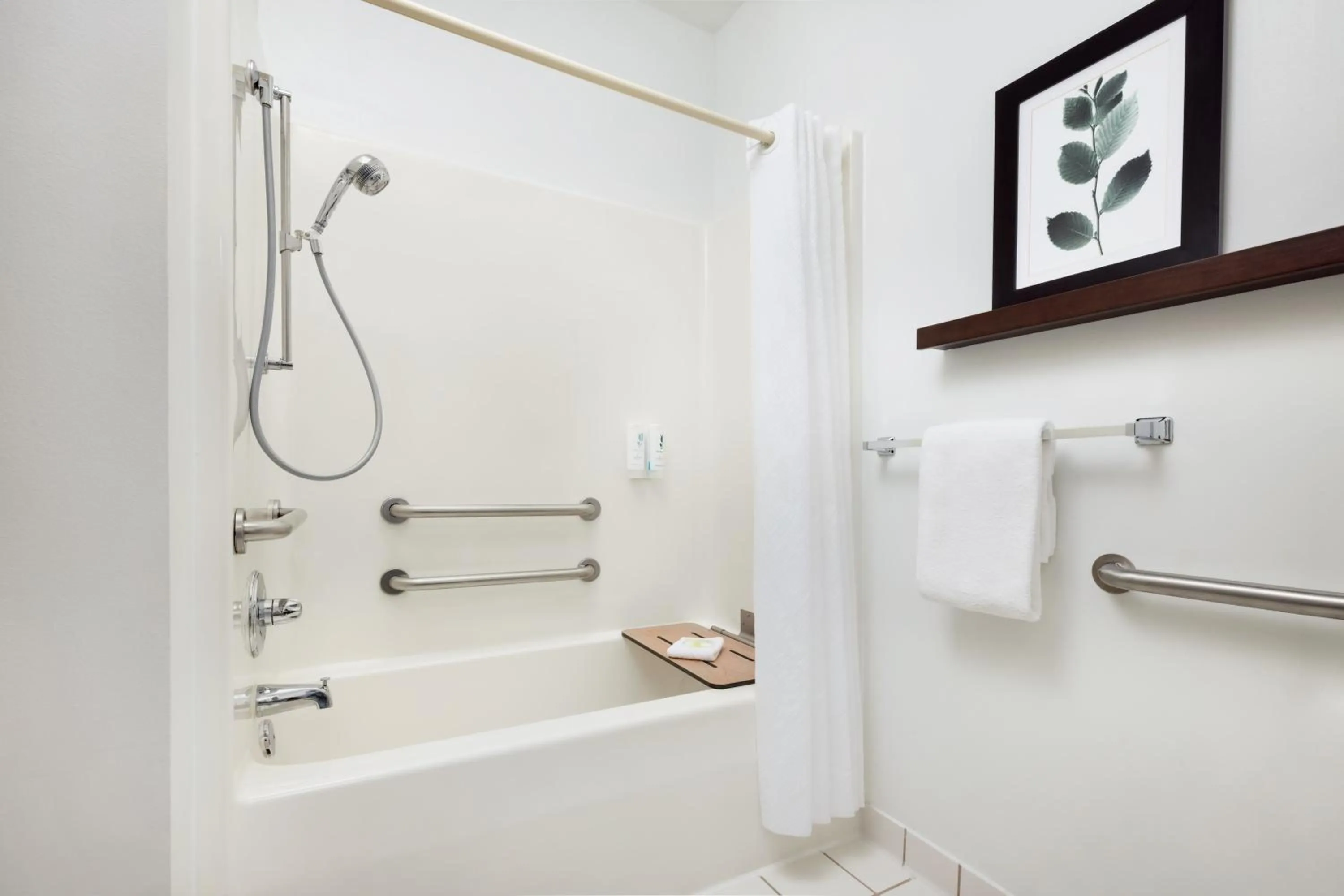 Shower in Country Inn & Suites by Radisson, Springfield, OH