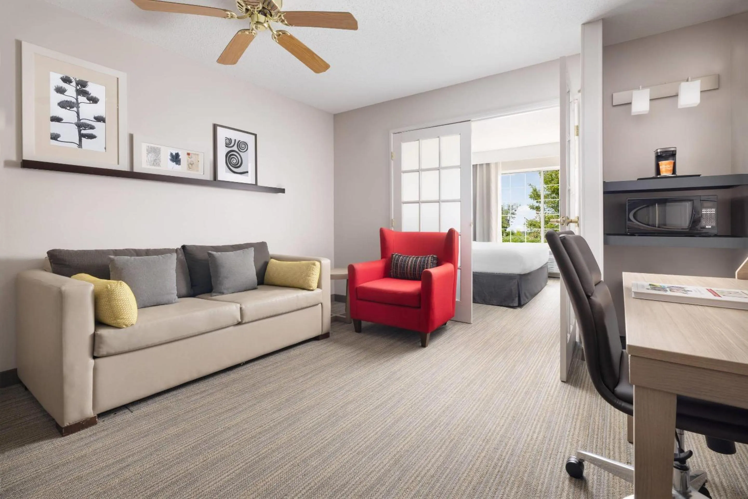 Bedroom in Country Inn & Suites by Radisson, Springfield, OH