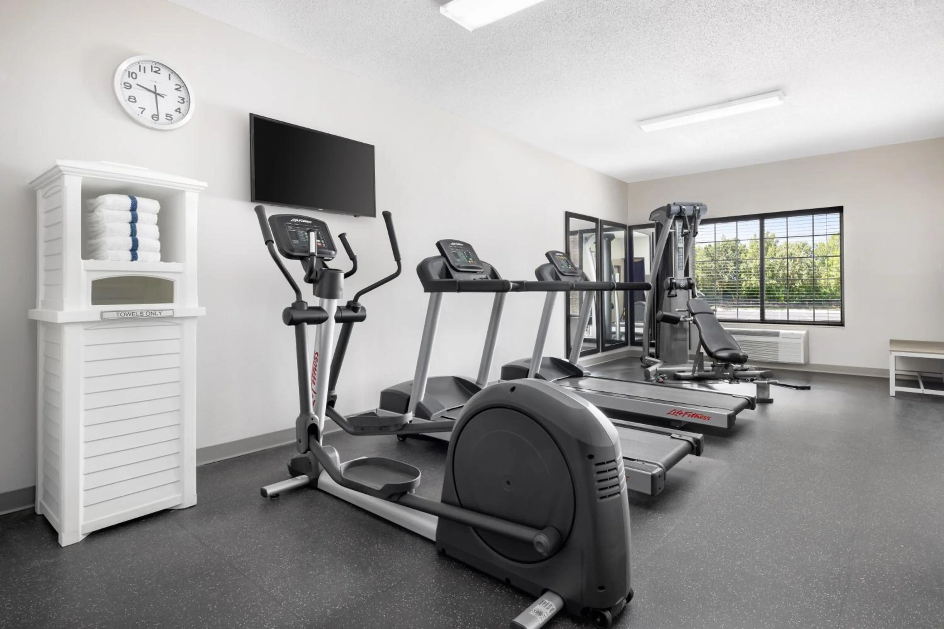 Fitness centre/facilities in Country Inn & Suites by Radisson, Springfield, OH