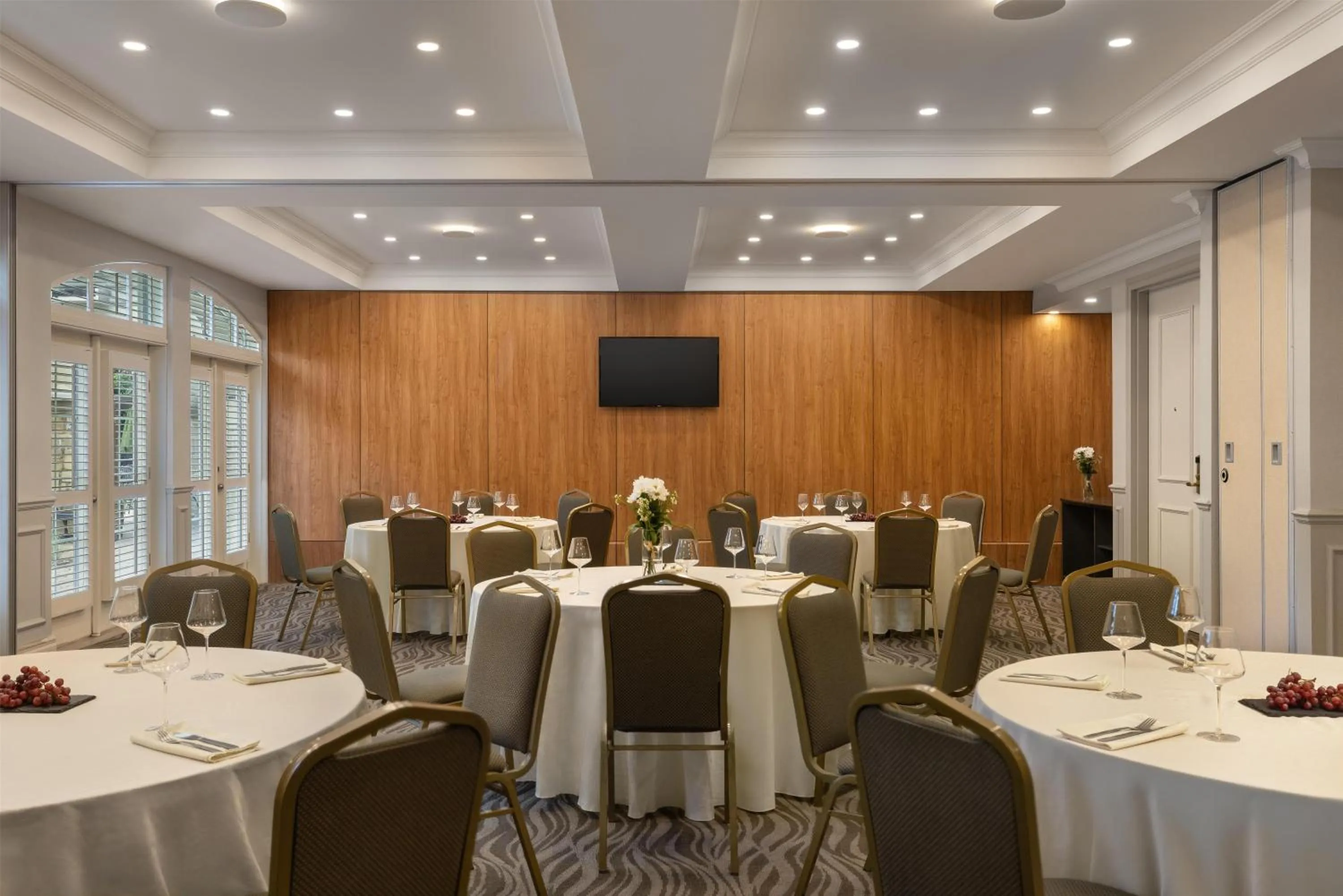 Meeting/conference room in Hotel Vallea Bromont, Tapestry Collection by Hilton