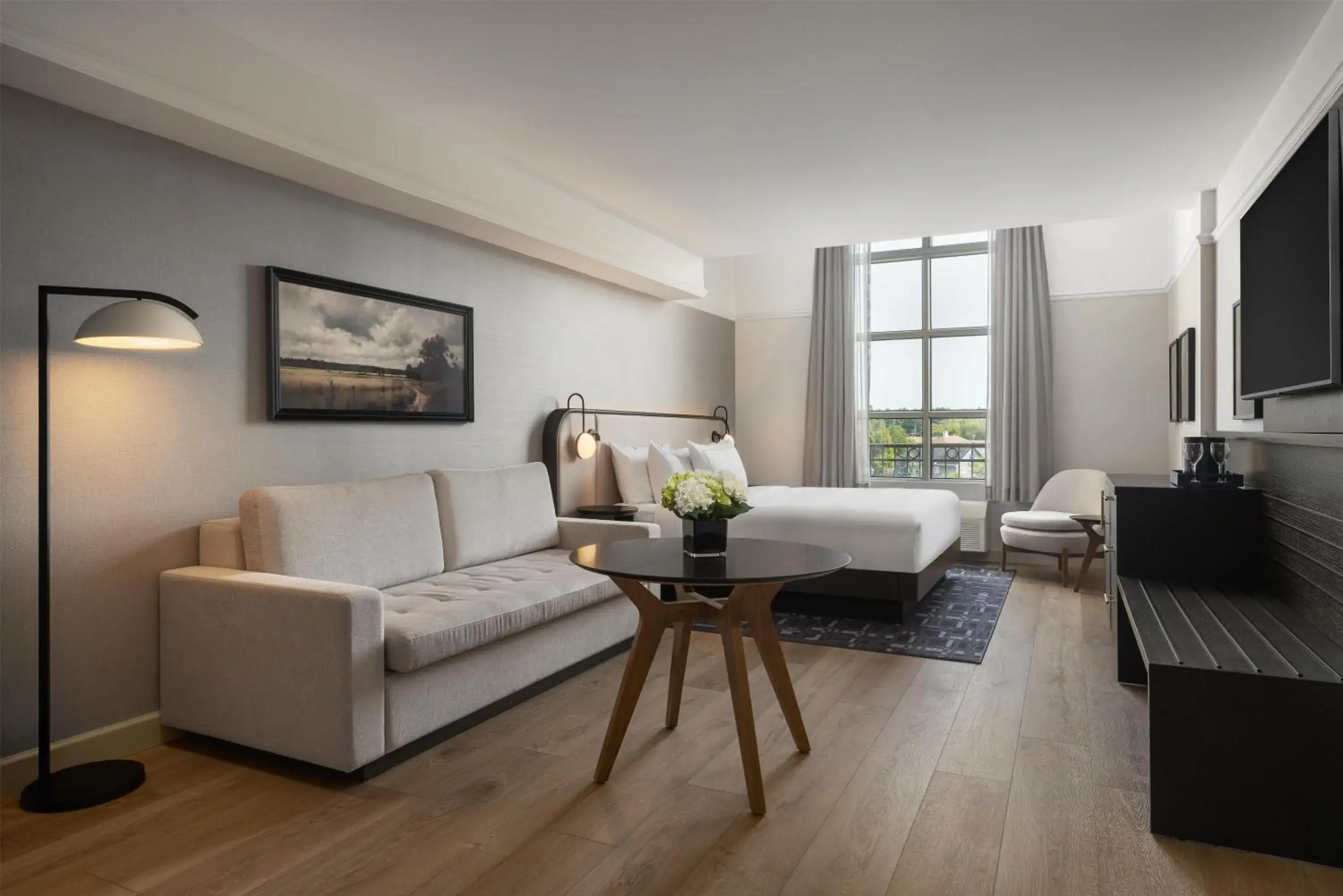 Deluxe King Room in Hotel Vallea Bromont, Tapestry Collection by Hilton Deluxe King Room in Hotel Vallea Bromont, Tapestry Collection by Hilton