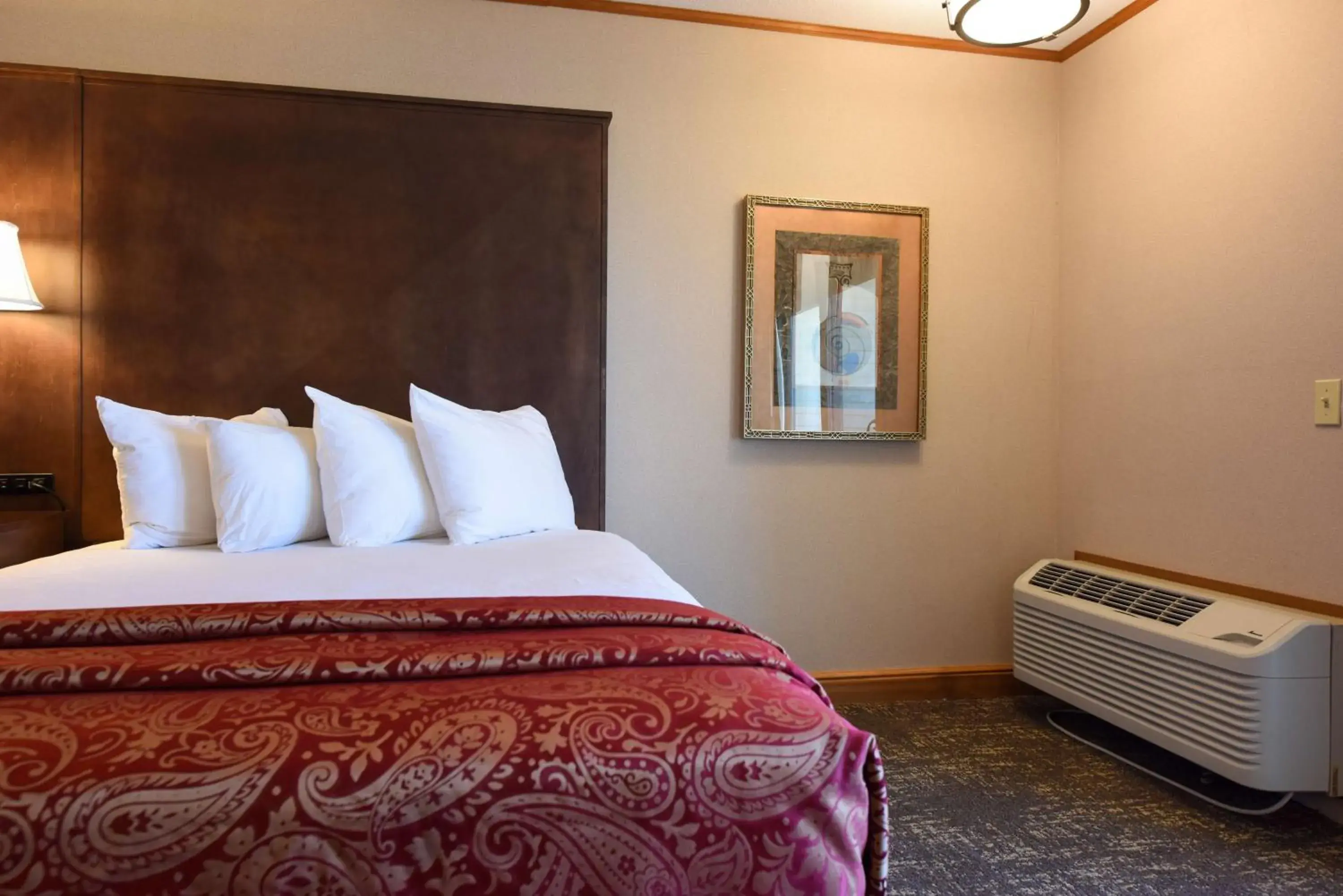 King Room with Sofa Bed - Lake View in Best Western Plus Dockside Waterfront Inn King Room with Sofa Bed - Lake View in Best Western Plus Dockside Waterfront Inn