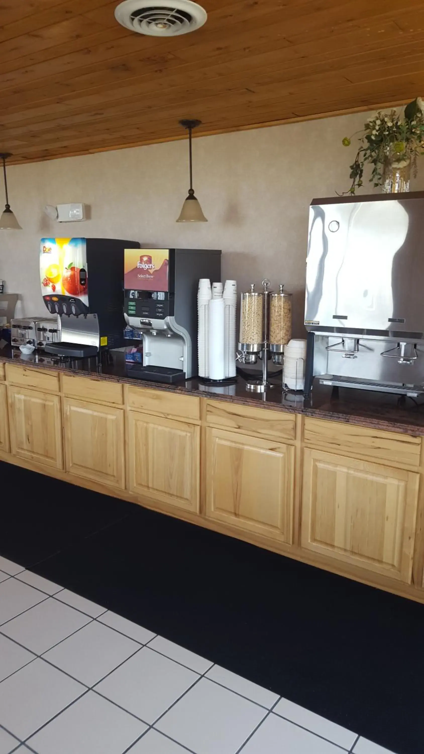 Breakfast in Best Western Plus Dockside Waterfront Inn Breakfast in Best Western Plus Dockside Waterfront Inn