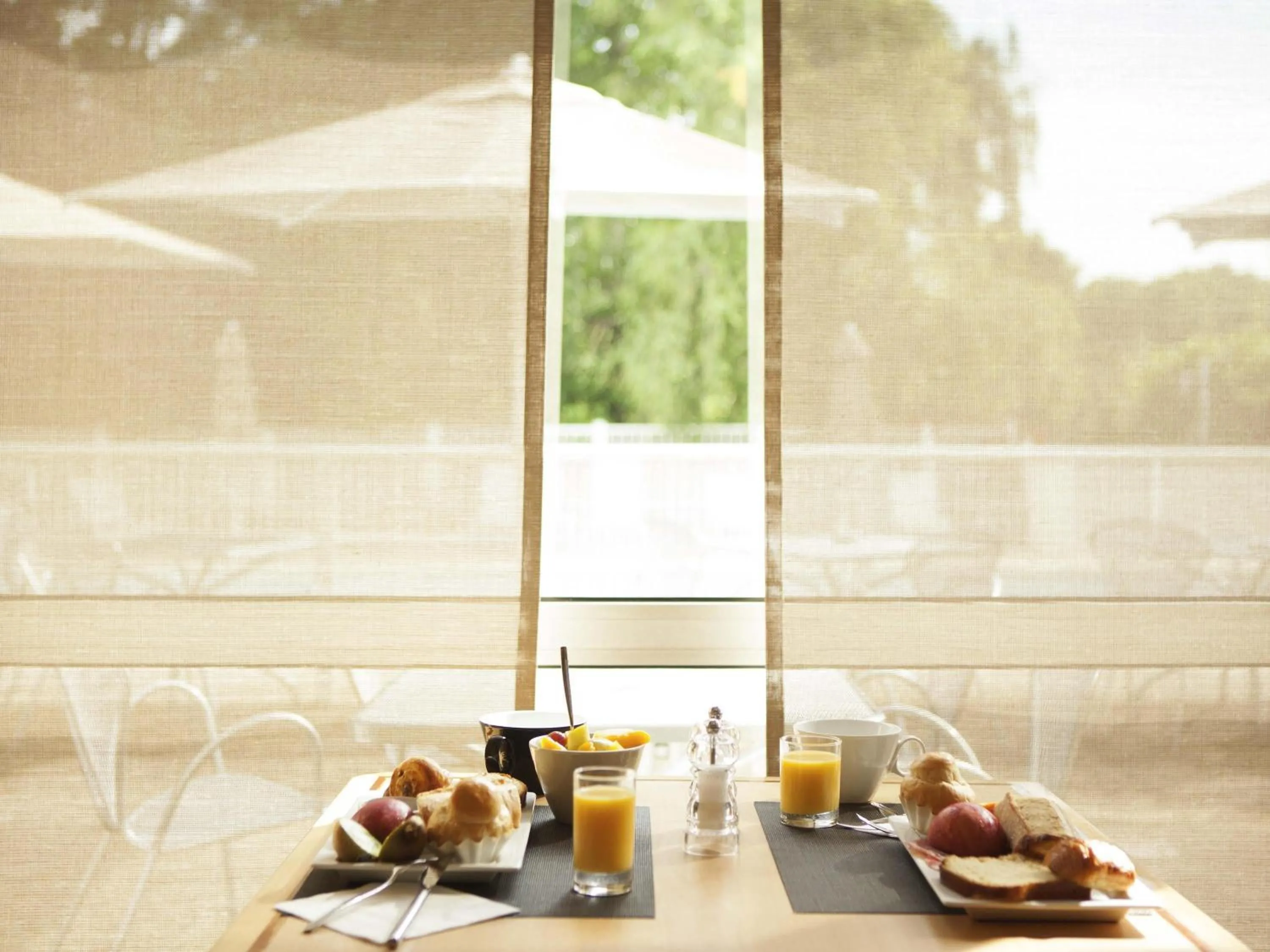 Restaurant/places to eat in Novotel Bangka Hotel & Convention Center