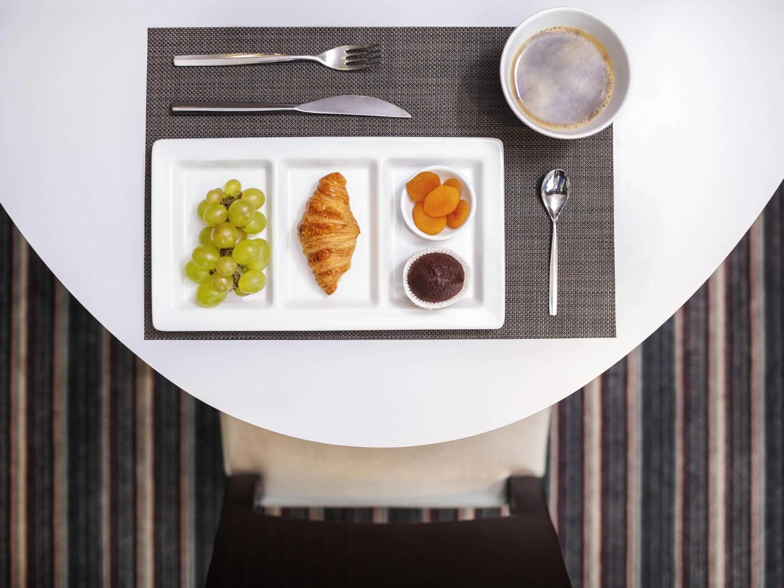 Restaurant/places to eat in Novotel Bangka Hotel & Convention Center