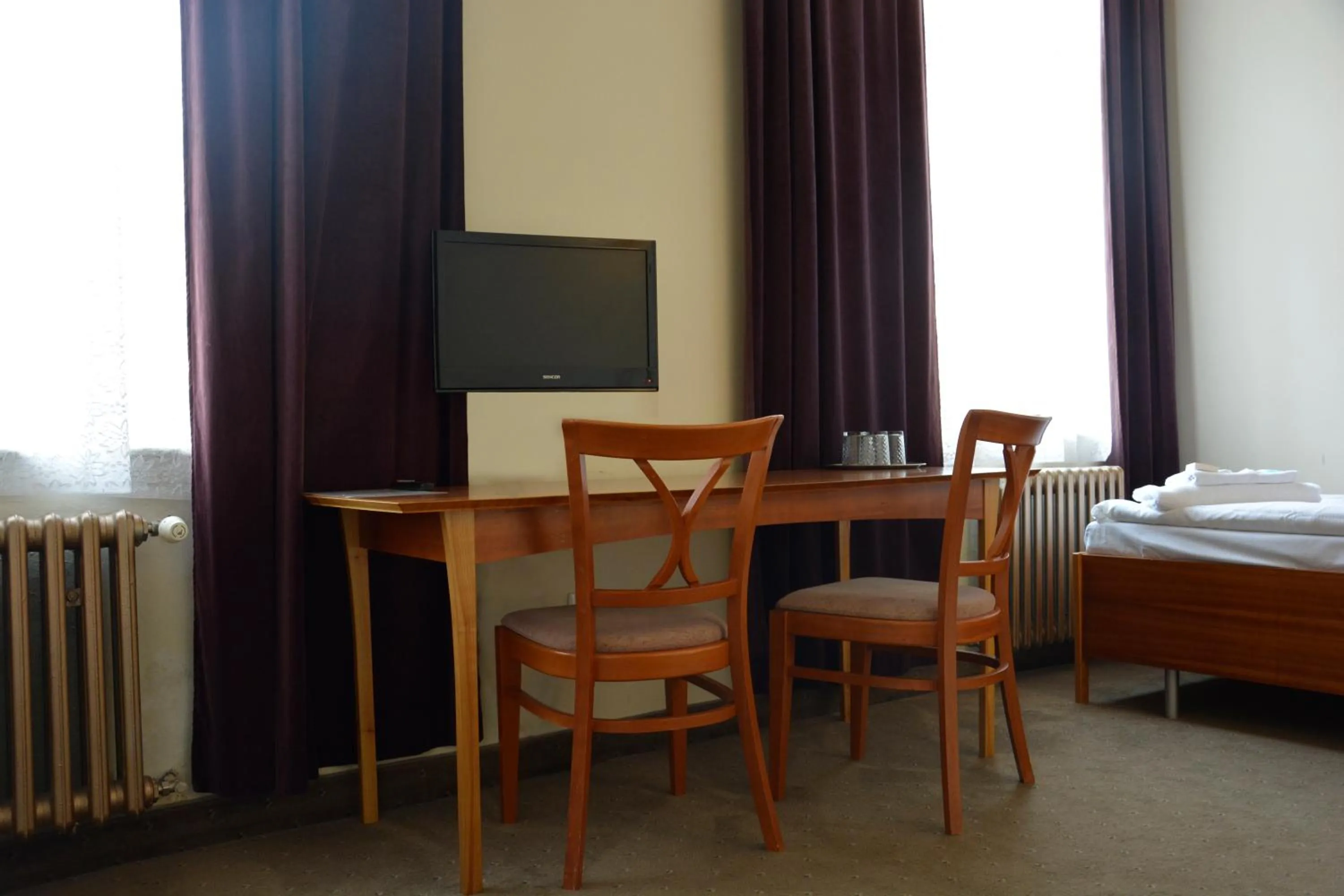 Property building, Bed in Hotel Praha Liberec