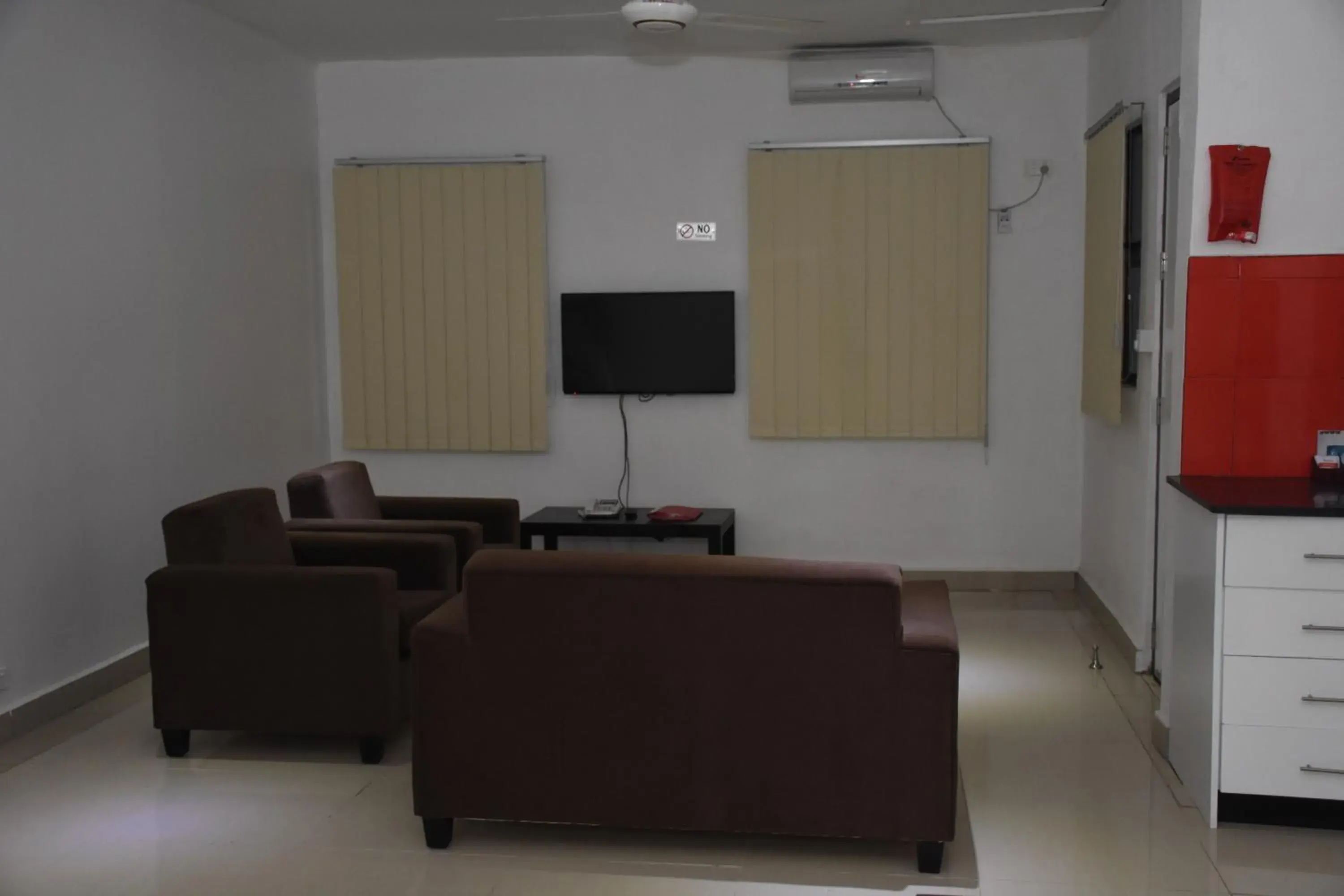 Communal lounge/ TV room in Best View Apartments Communal lounge/ TV room in Best View Apartments
